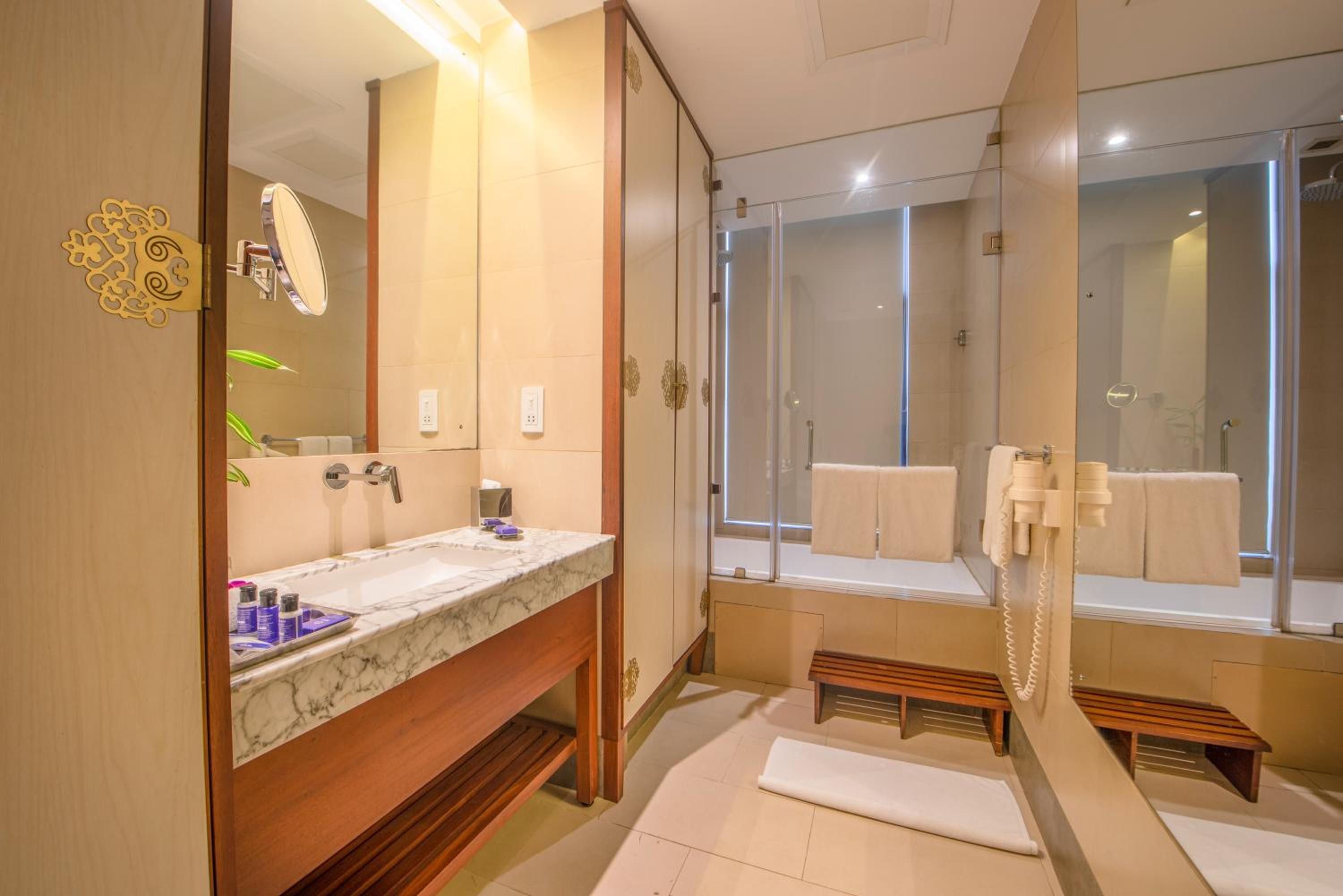 Executive Suite Including Both Way Airport Transfers - Photo 13
