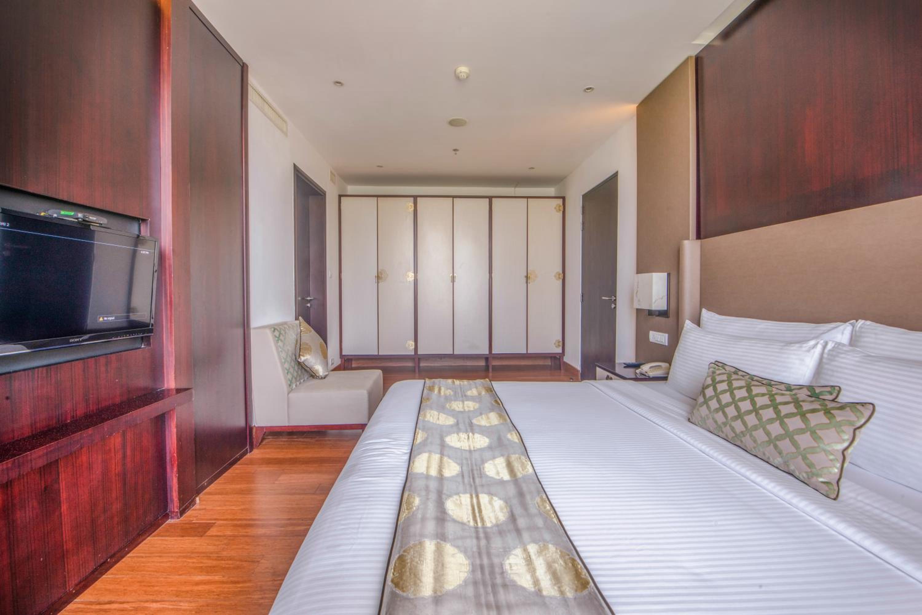 Executive Suite Including Both Way Airport Transfers - Photo 3
