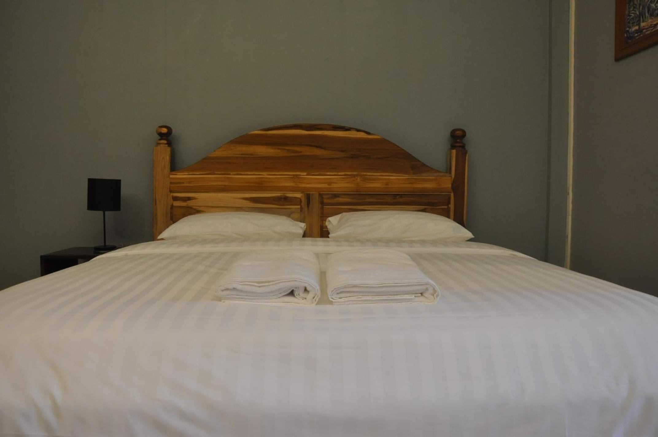 Deluxe King Room - Photo 3