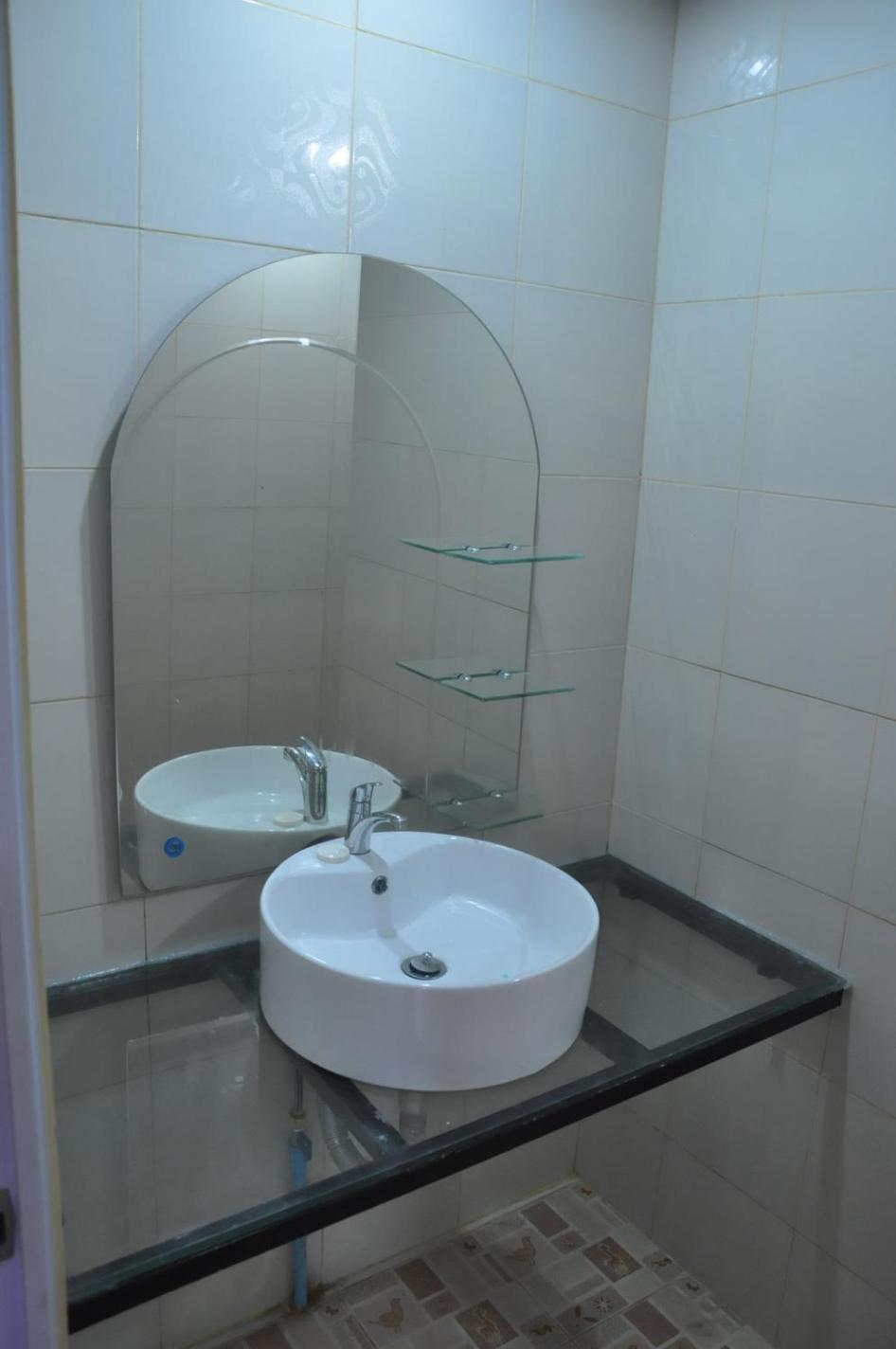 Deluxe King Room - Photo 10