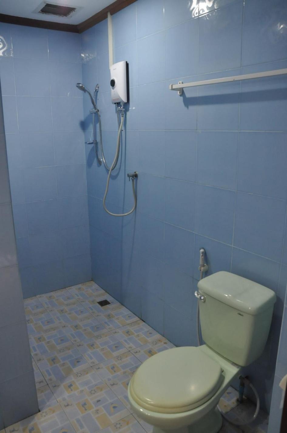 Deluxe King Room - Photo 7