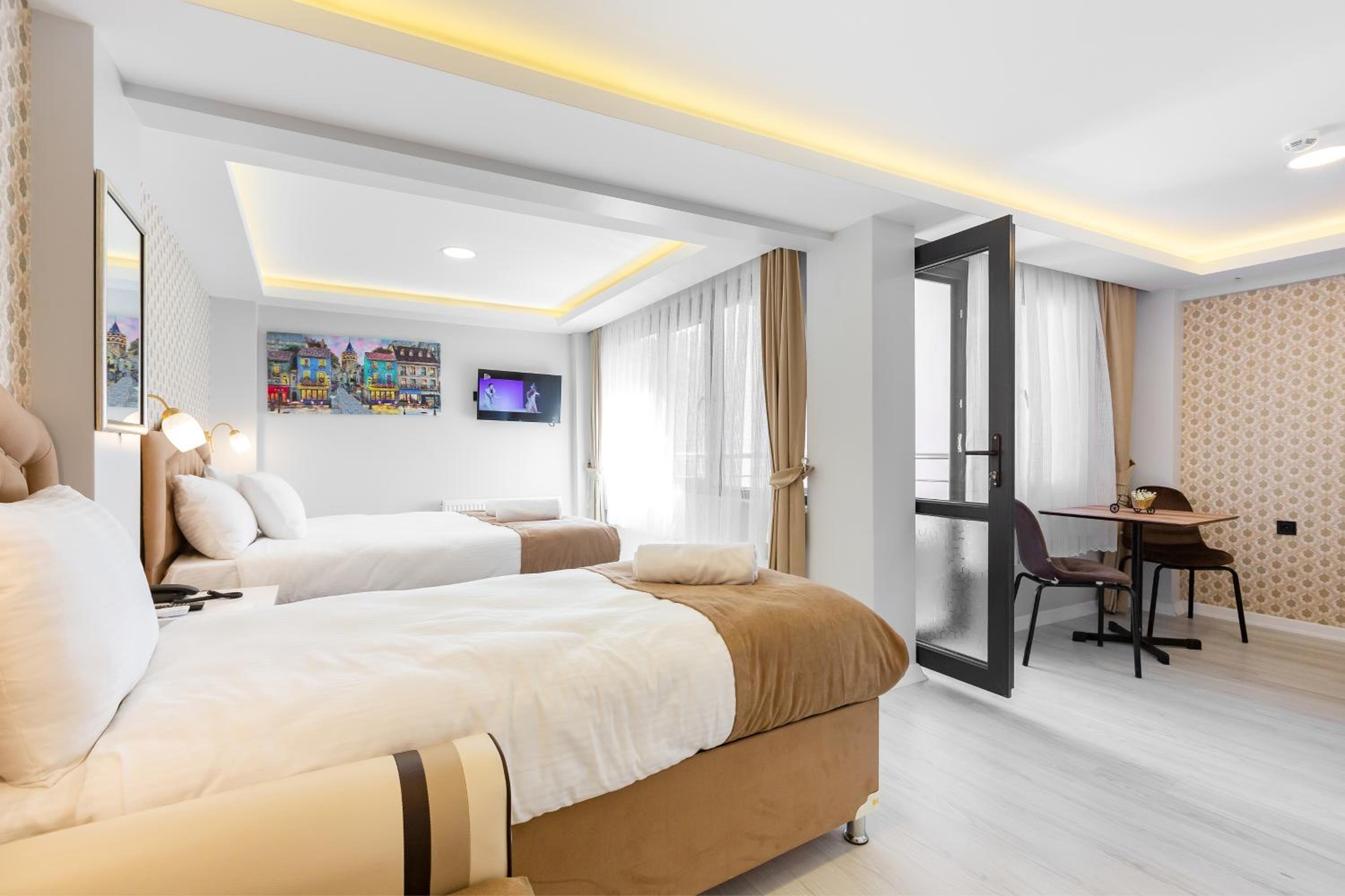 Deluxe Quadruple Suite with Sea View Balcony. photo 1