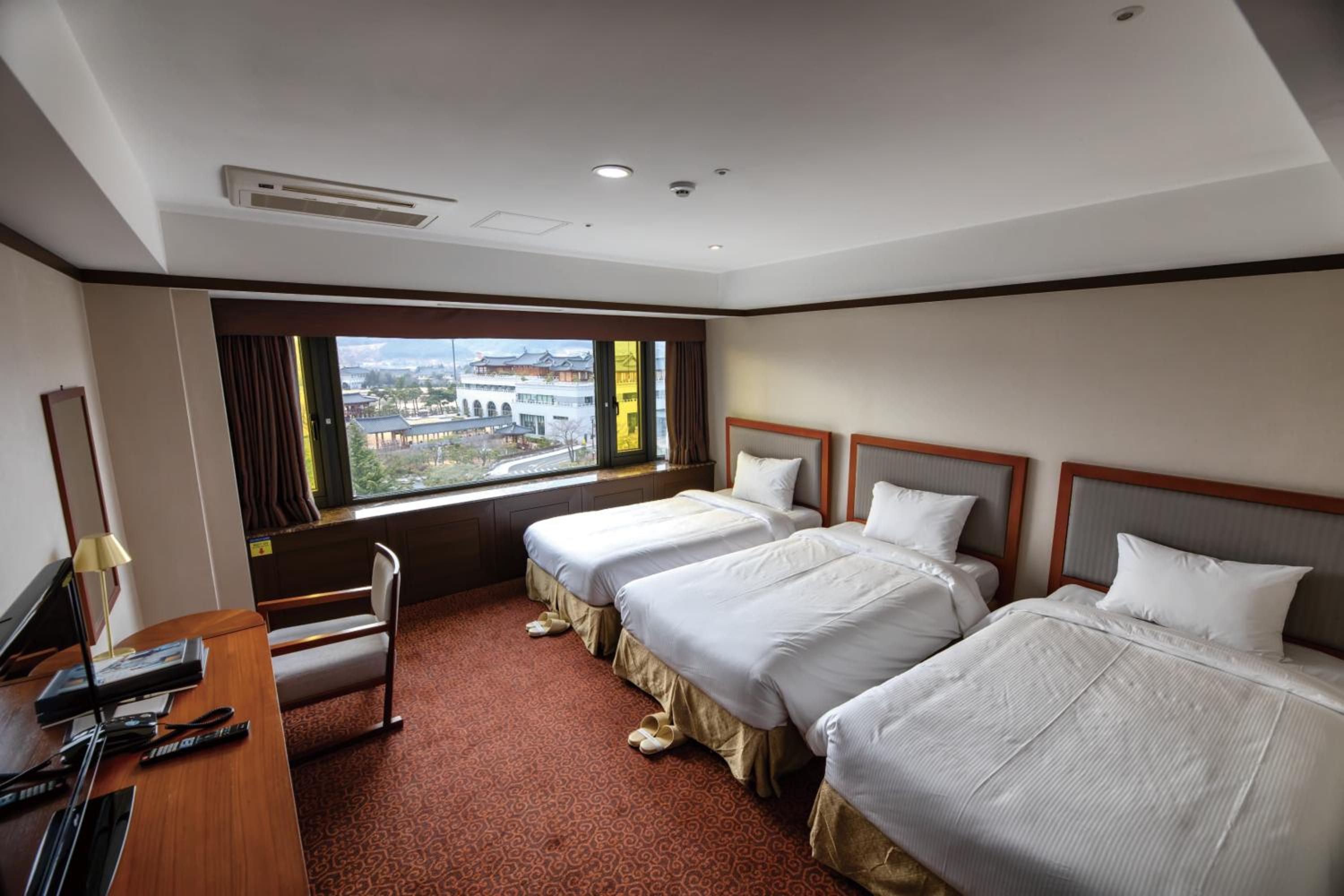 Hwangnyoung View Triple Room