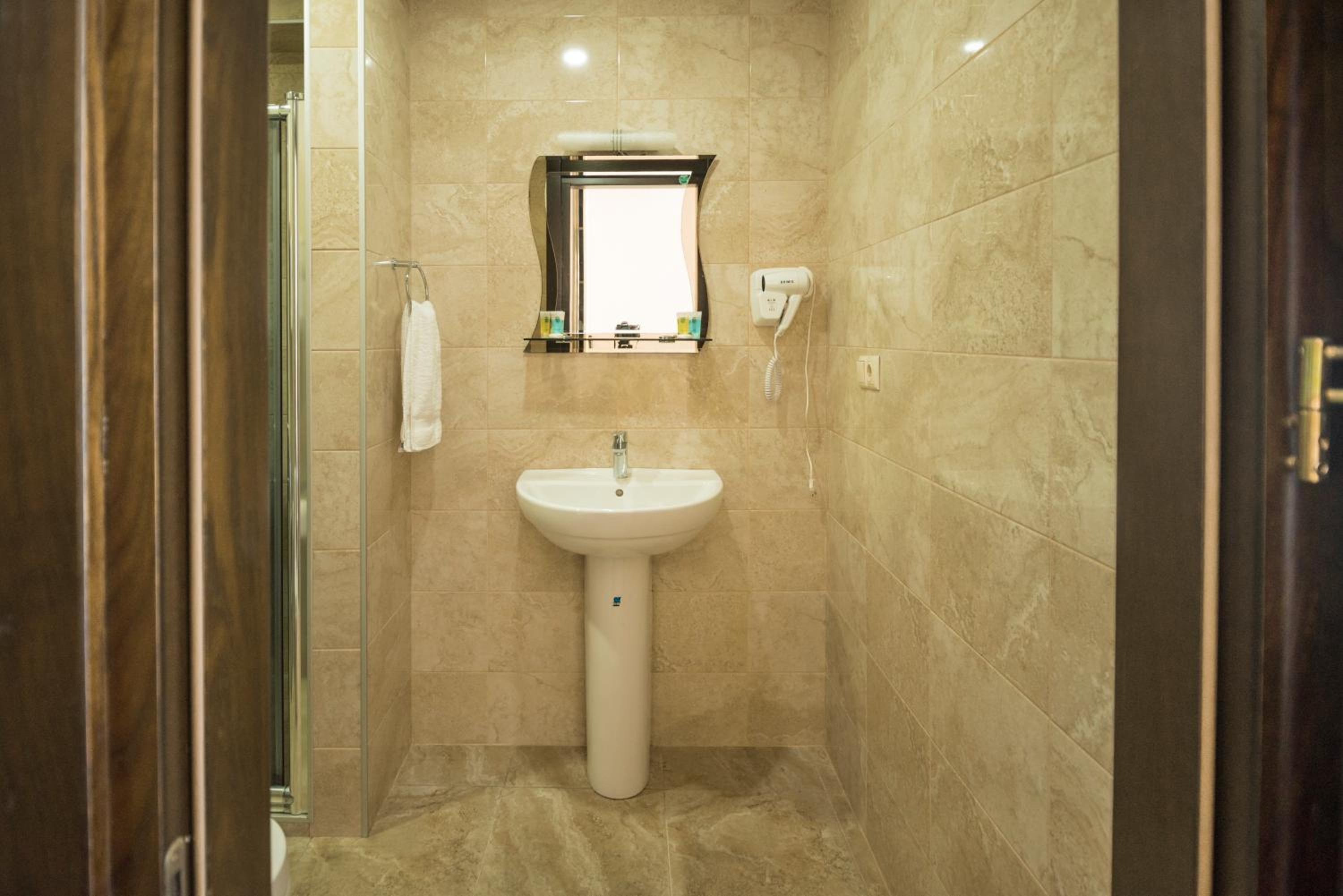 One-Bedroom Apartment - Photo 4