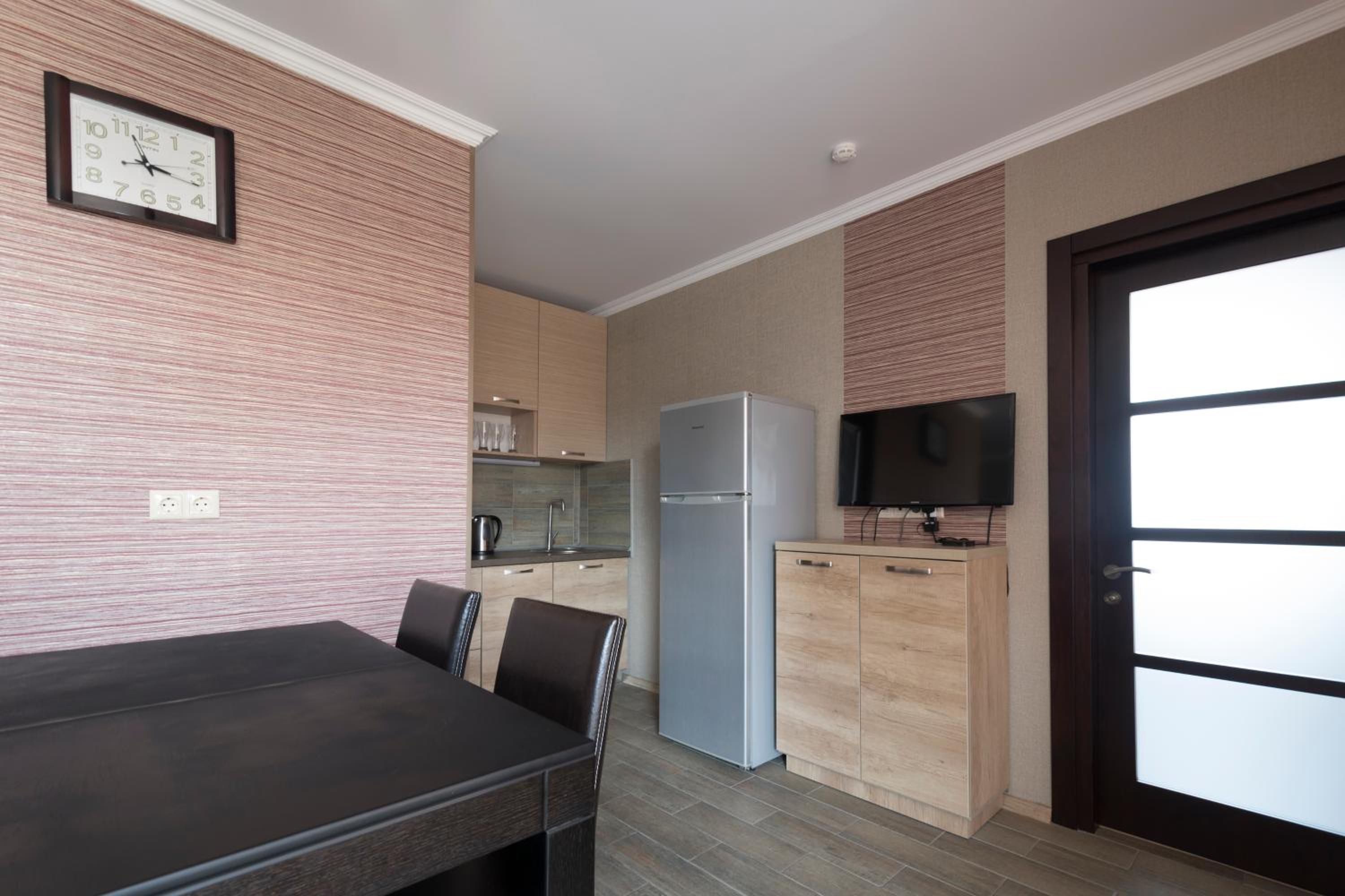 One-Bedroom Apartment - Photo 8