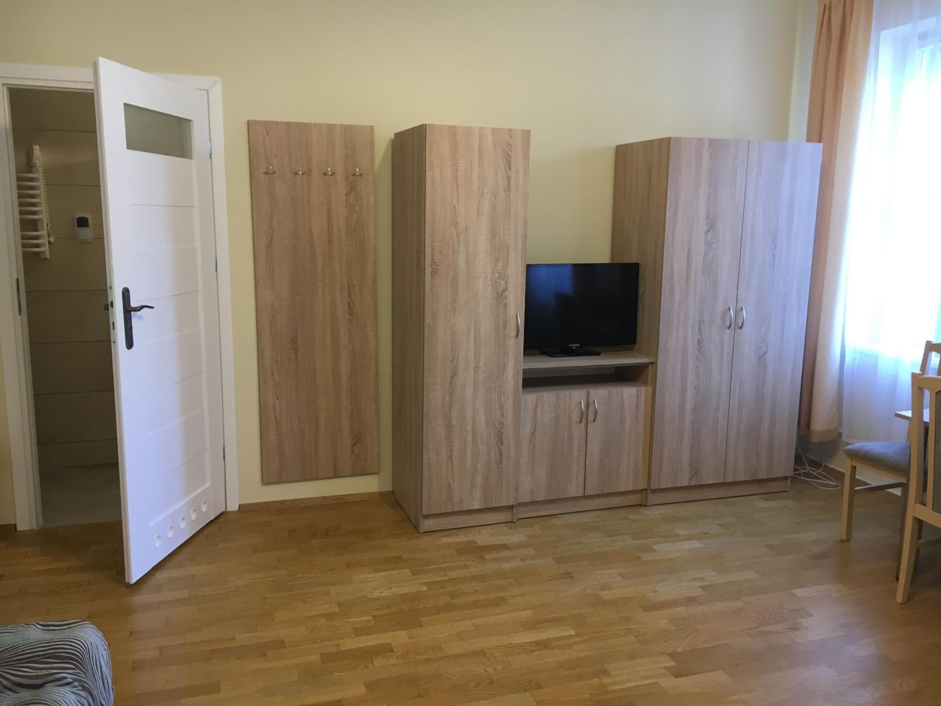Triple Room with Bathroom - Photo 3