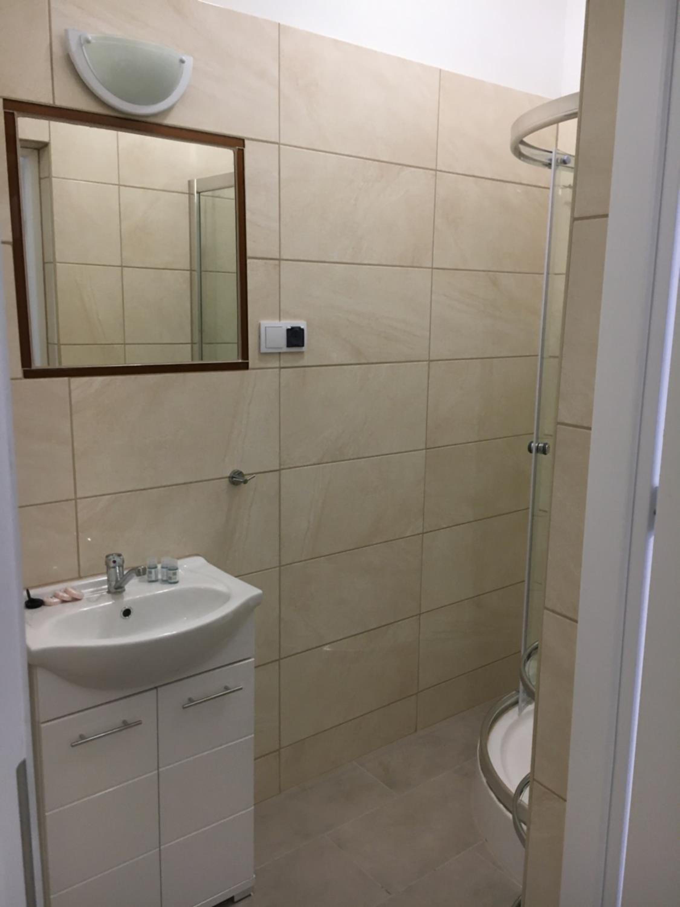 Triple Room with Bathroom - Photo 5