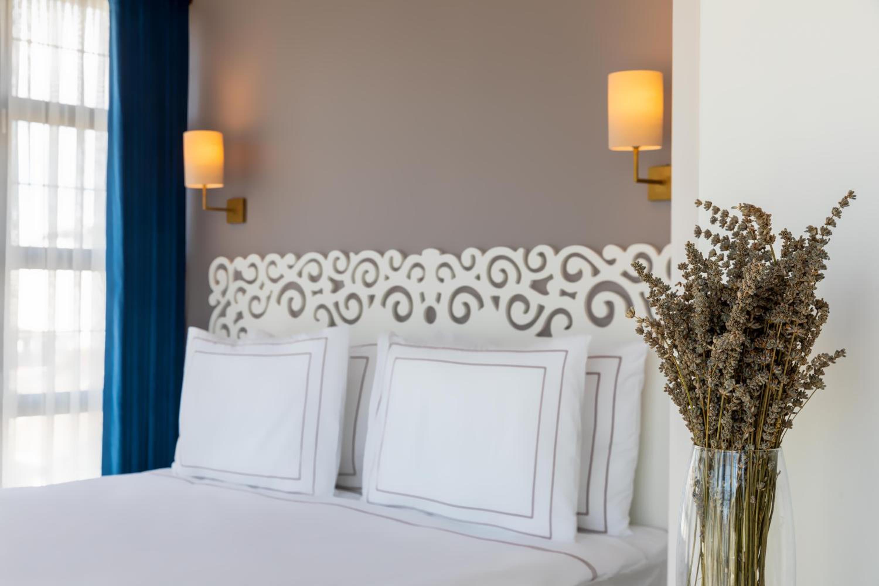 Deluxe Double Room with Balcony photo 2