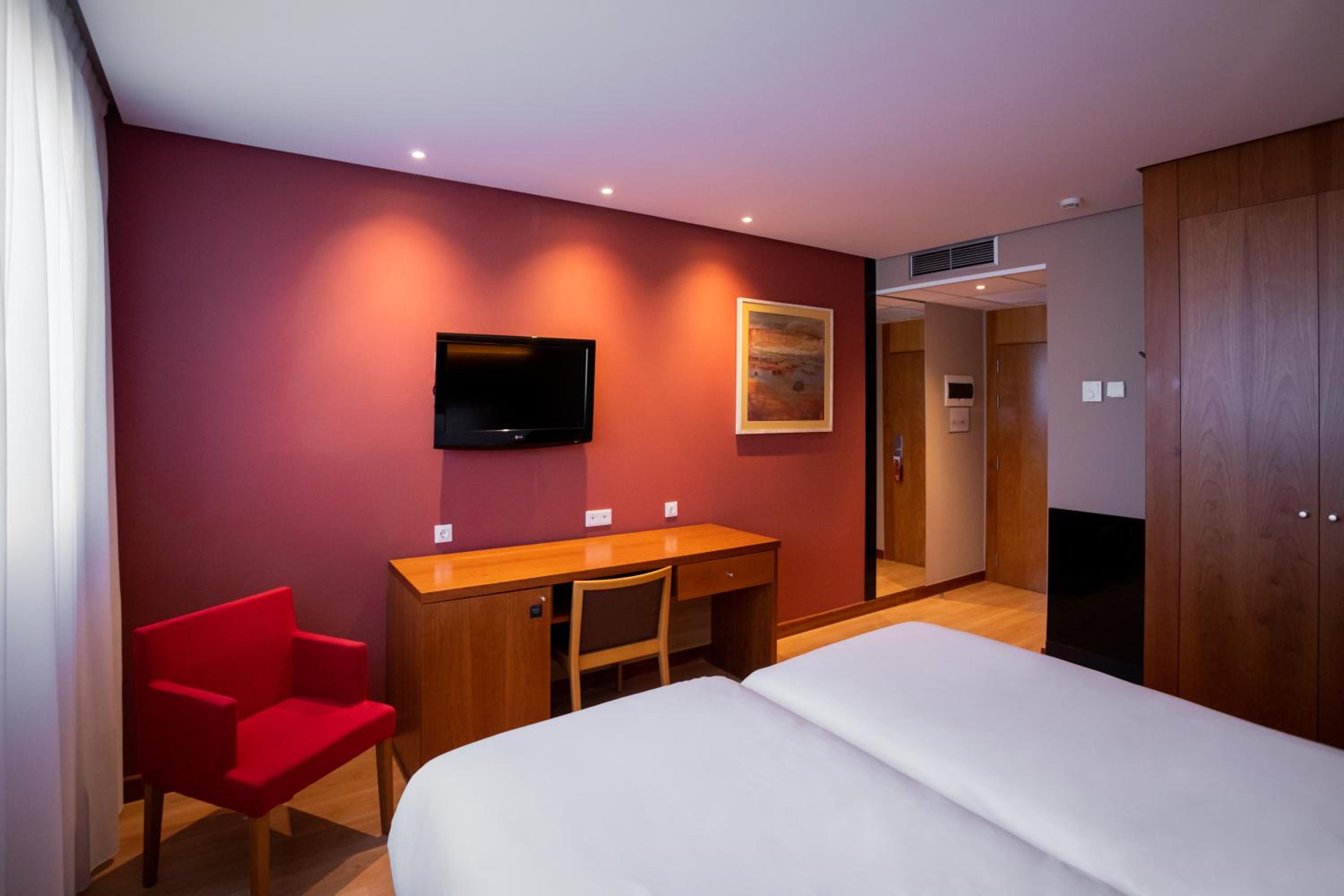 Double or Twin Room (1-2 Adults)