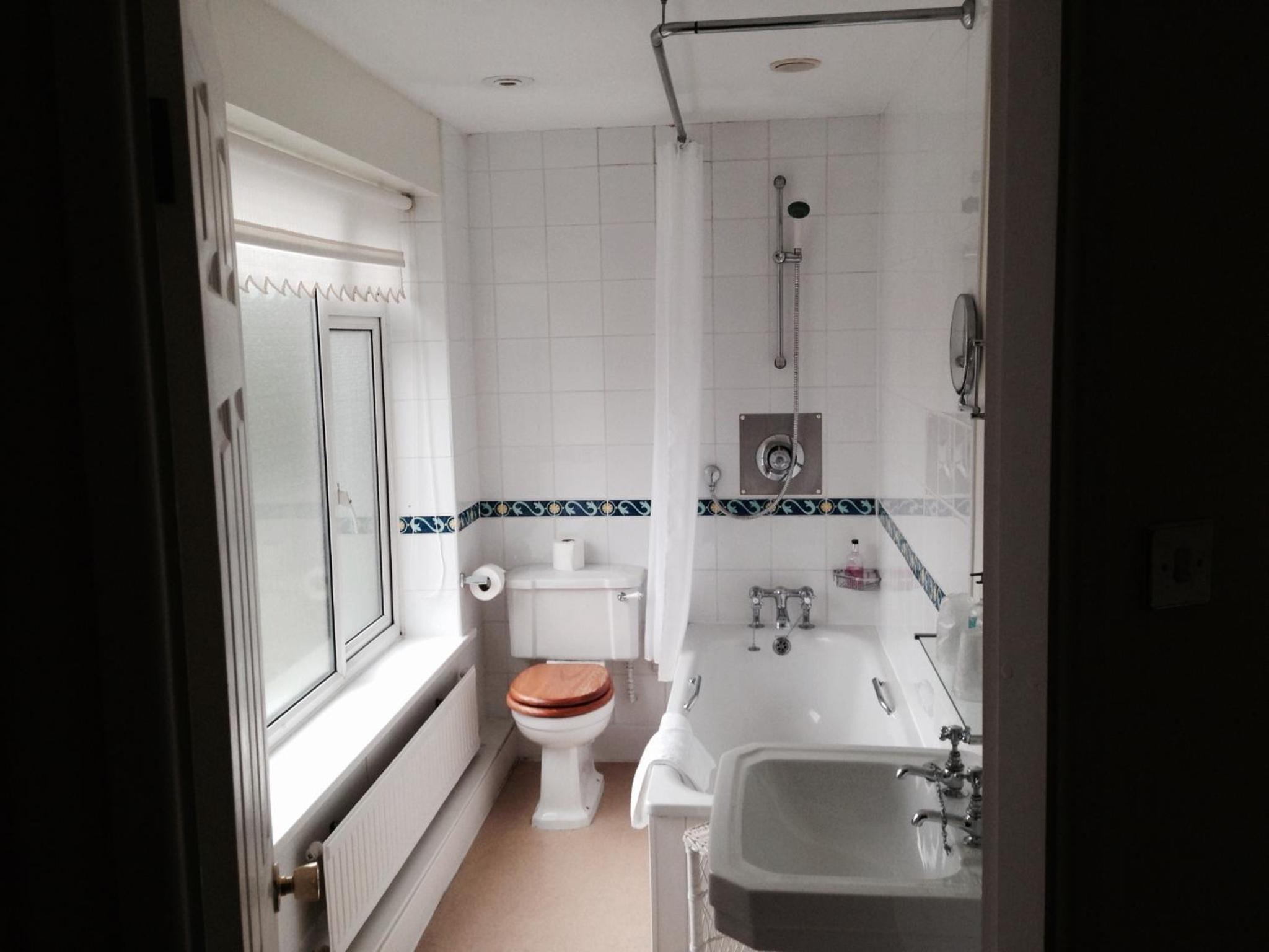 Twin Room - Photo 9