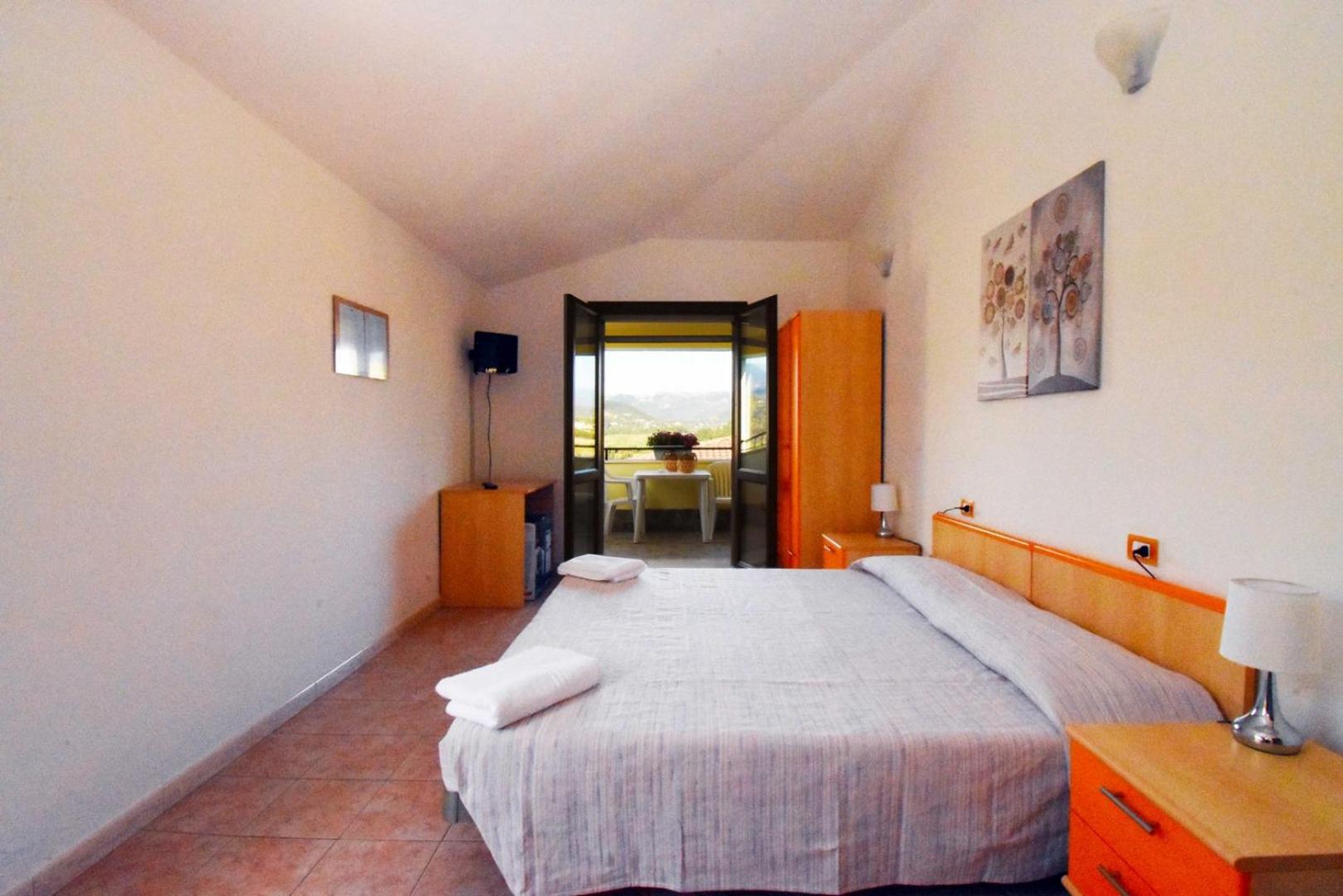 Double or Twin Room - Photo 8