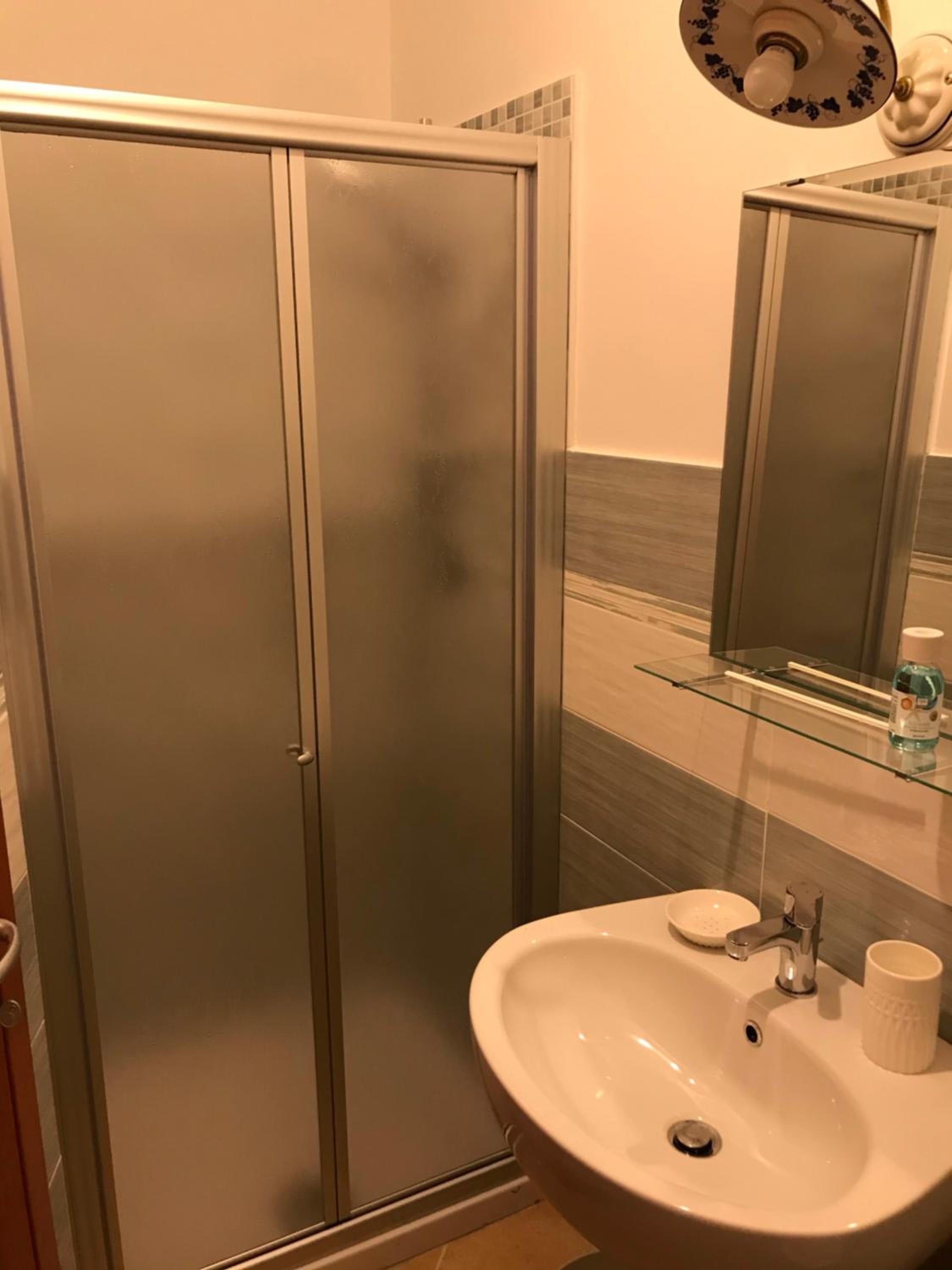 Deluxe Room - Photo 9