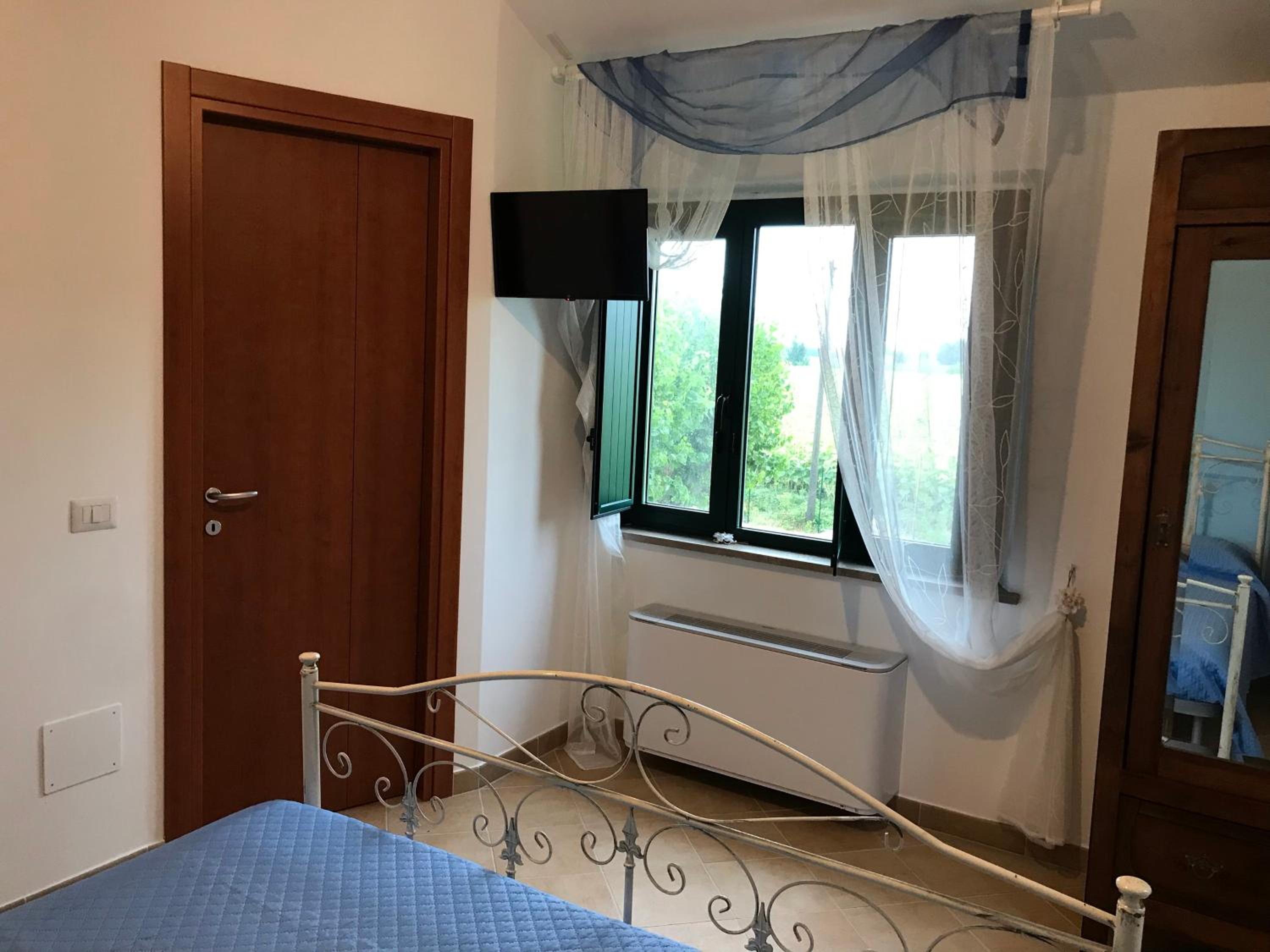 Deluxe Room - Photo 3