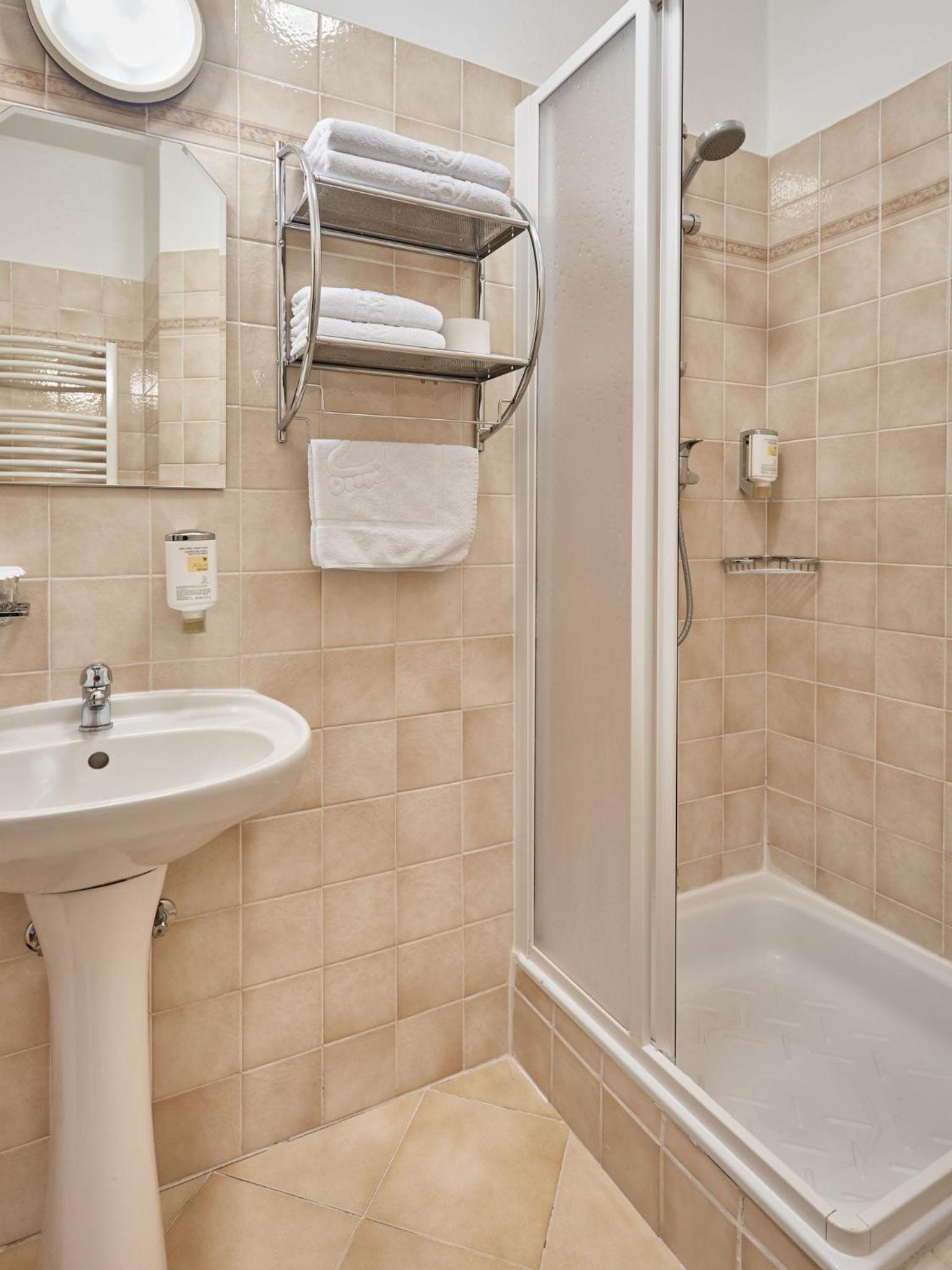 Exclusive Double Room with City View - Photo 6