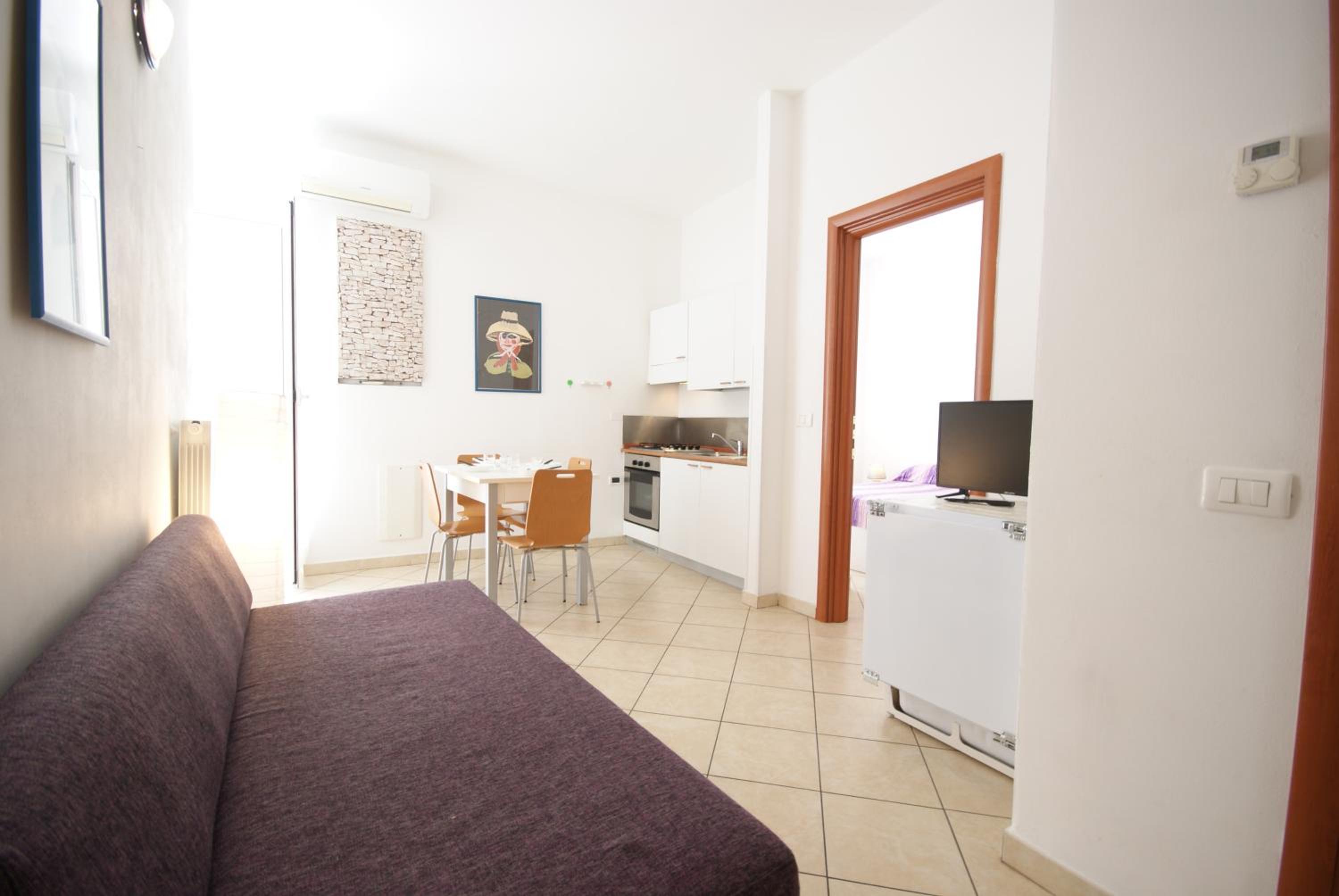 One-Bedroom Apartment photo 1