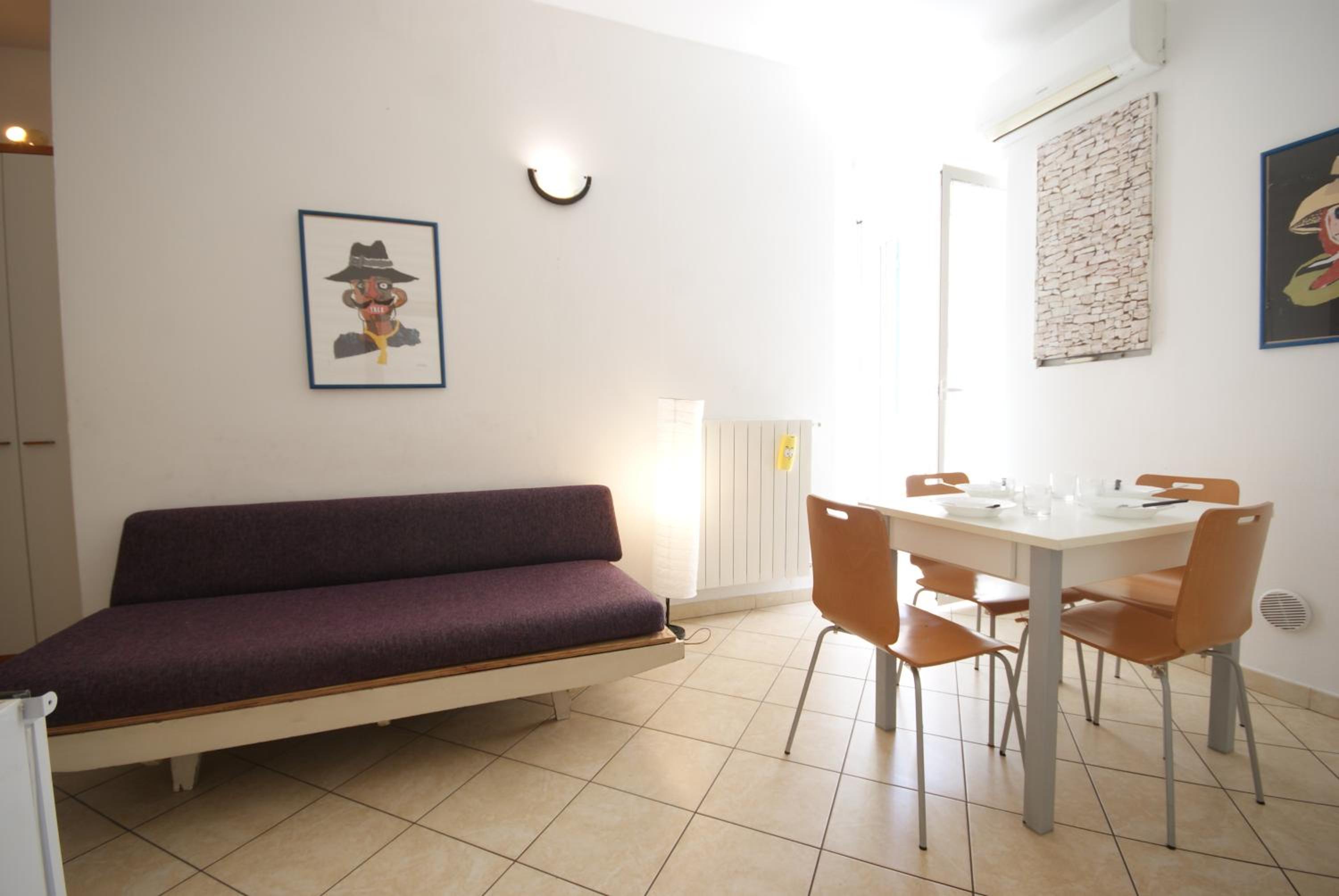 One-Bedroom Apartment photo 2