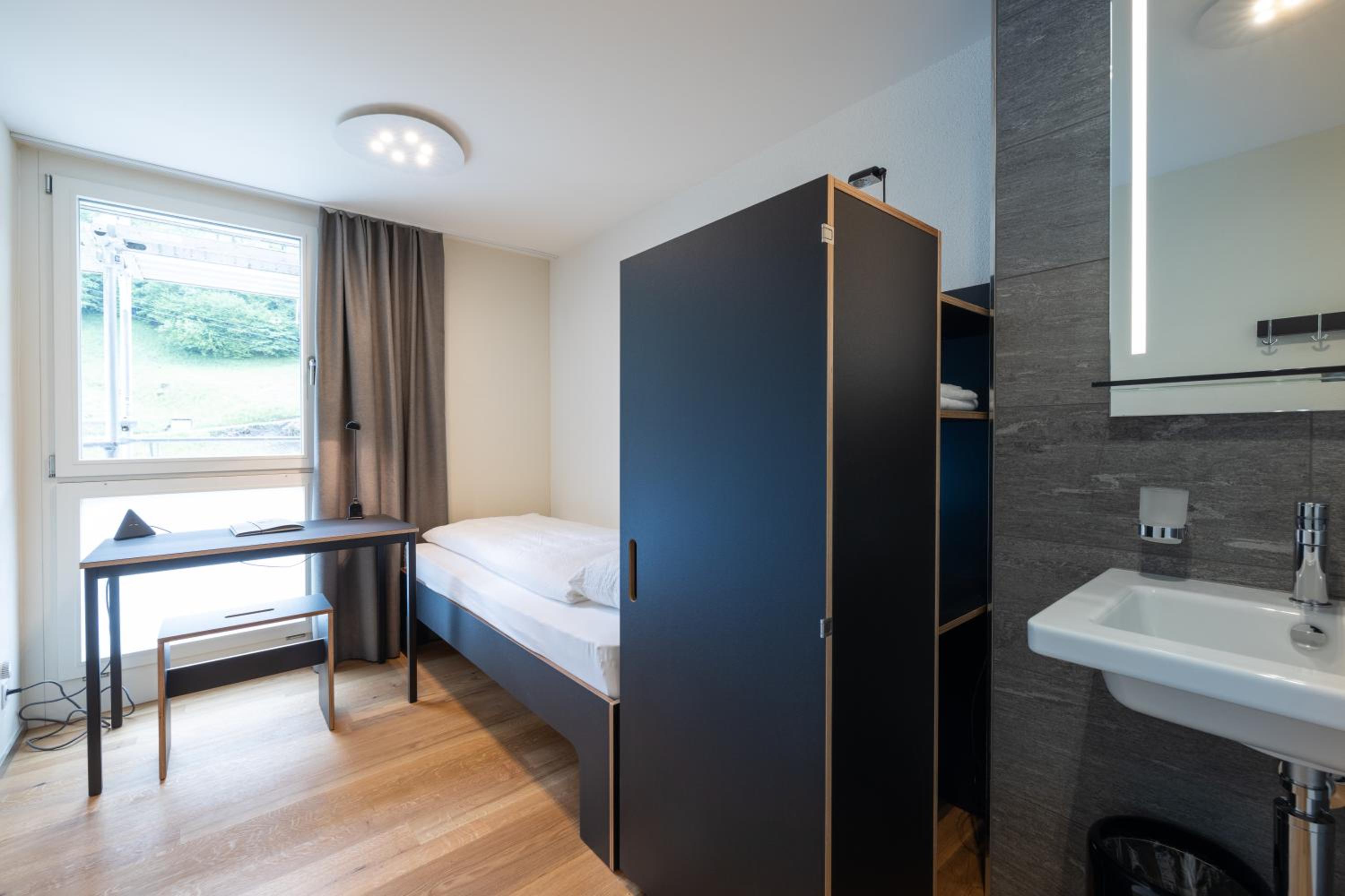 Single Room with Shared Shower and Toilet photo 2