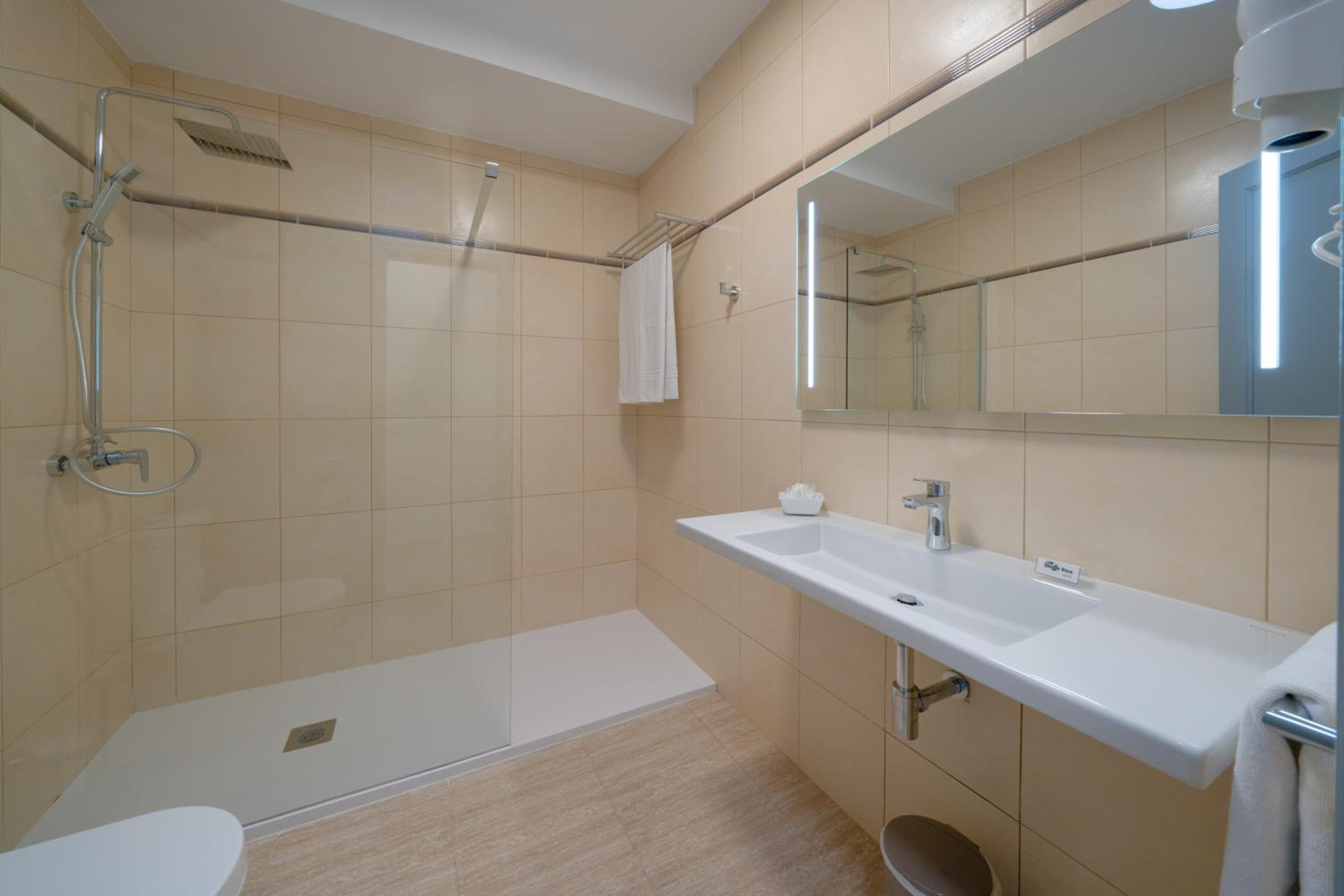 Two-Bedroom Apartment (2 Adults + 2 Children) photo 2