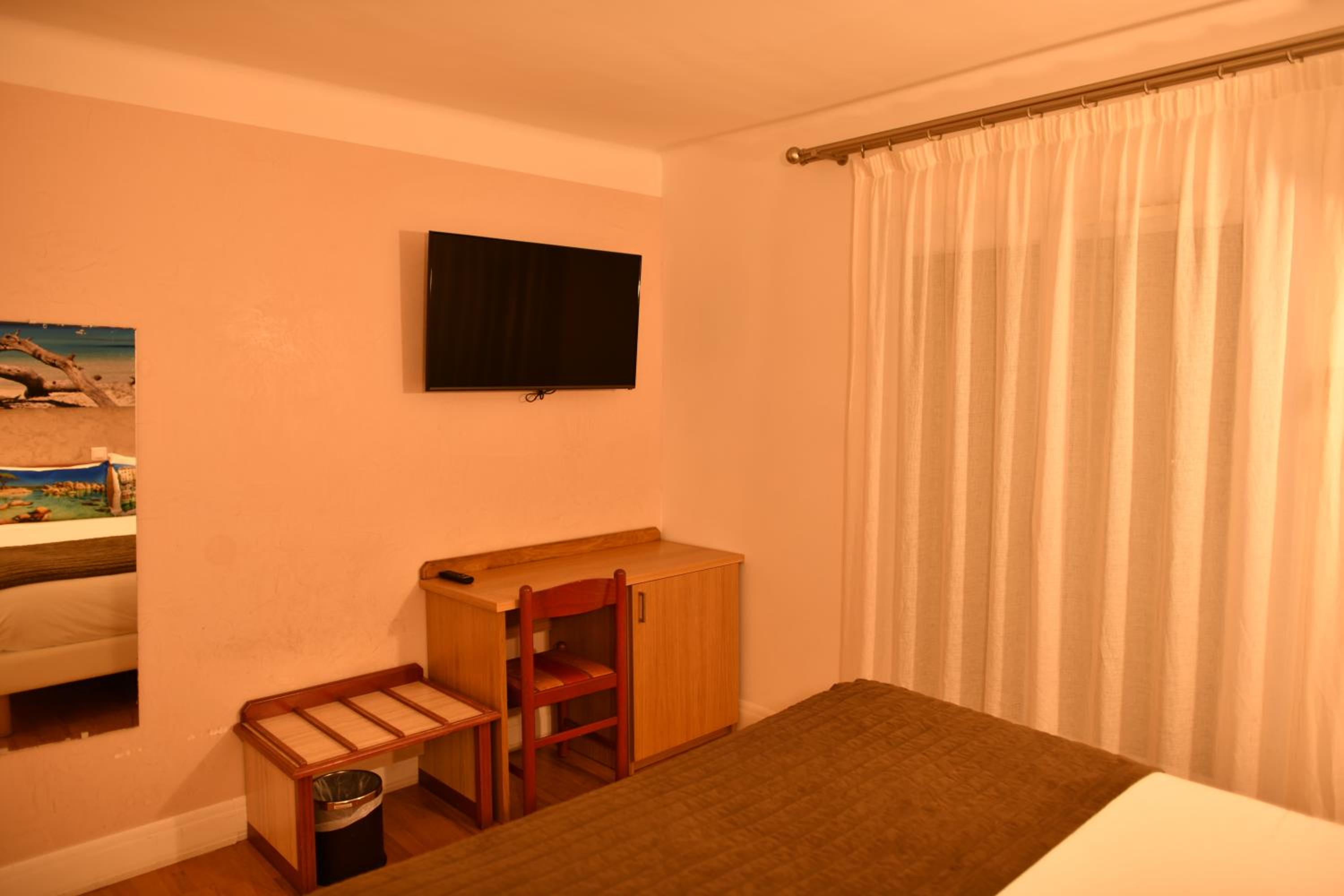 Double Room - Photo 5