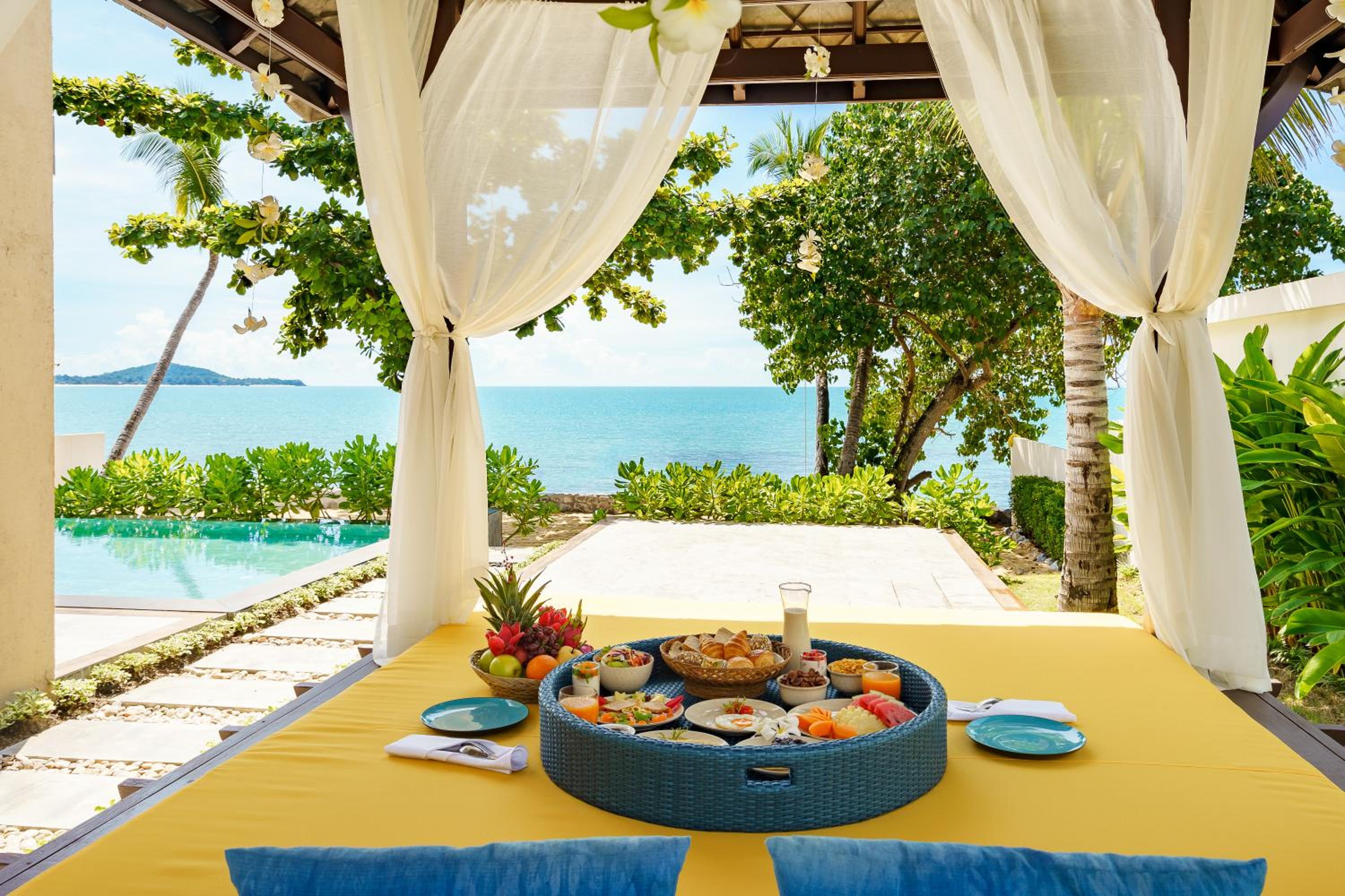 2 Bedrooms Beachfront Pool Villa photo 2
