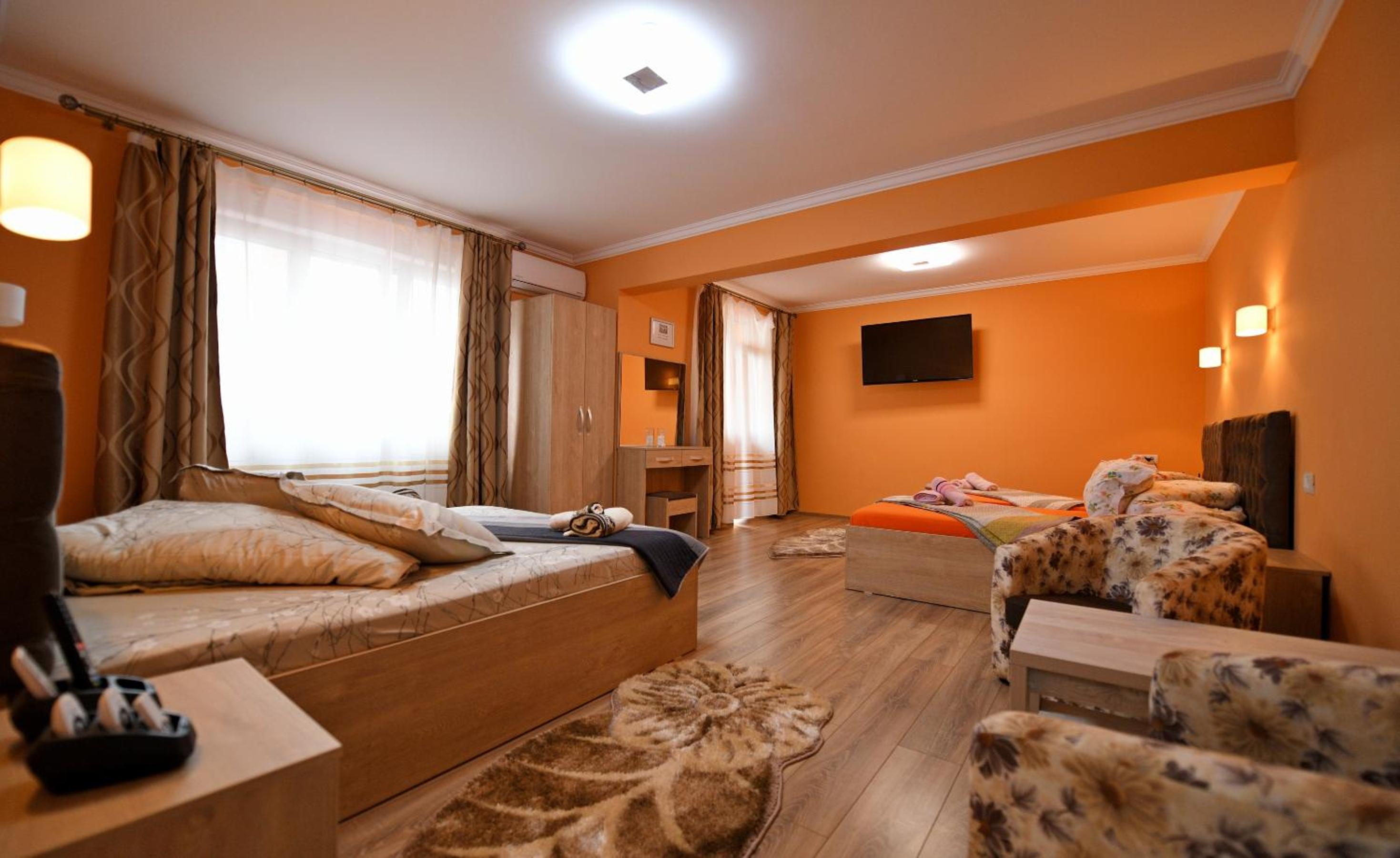 One-Bedroom Apartment photo 1