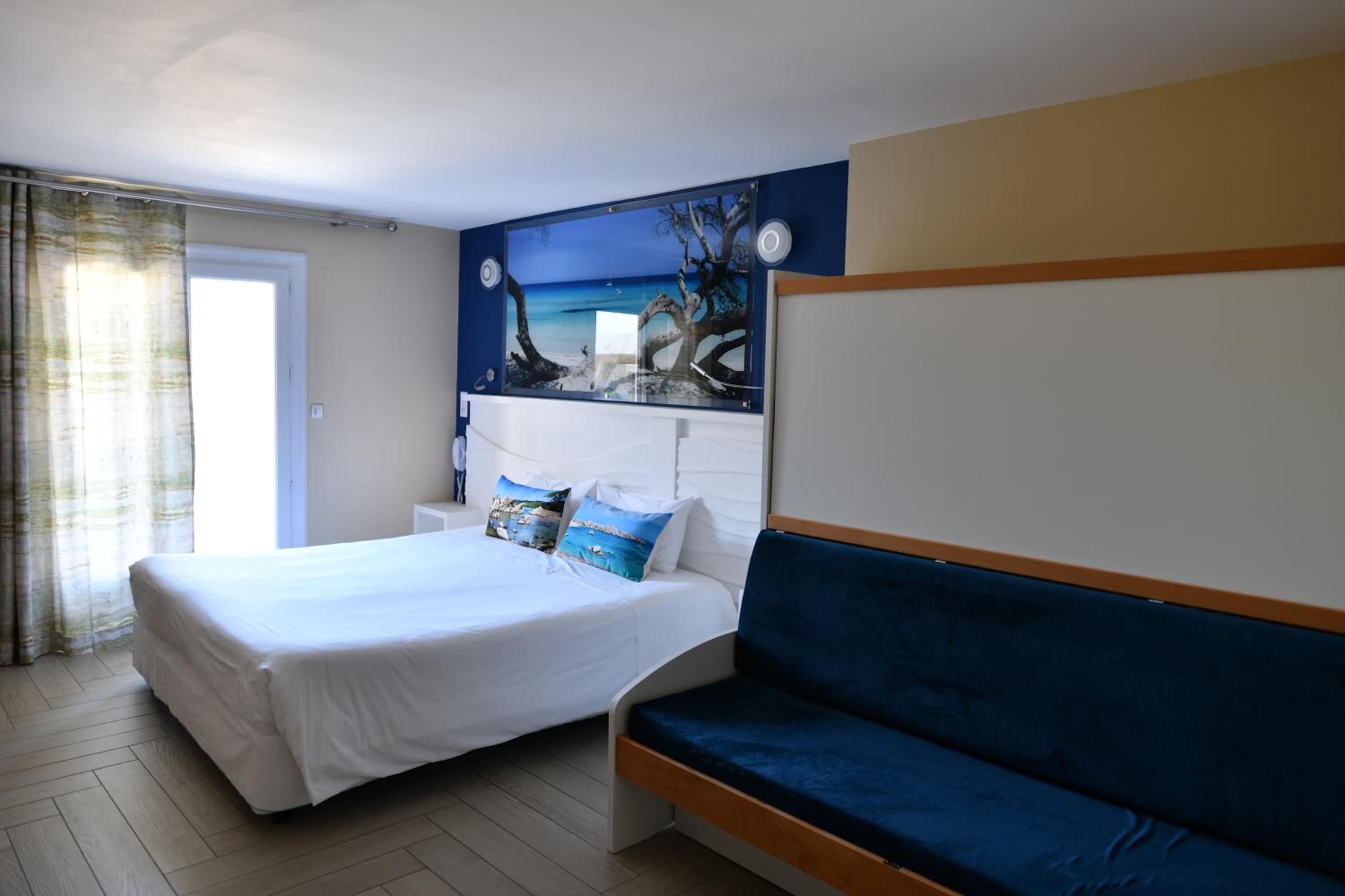 Family Room - Photo 6