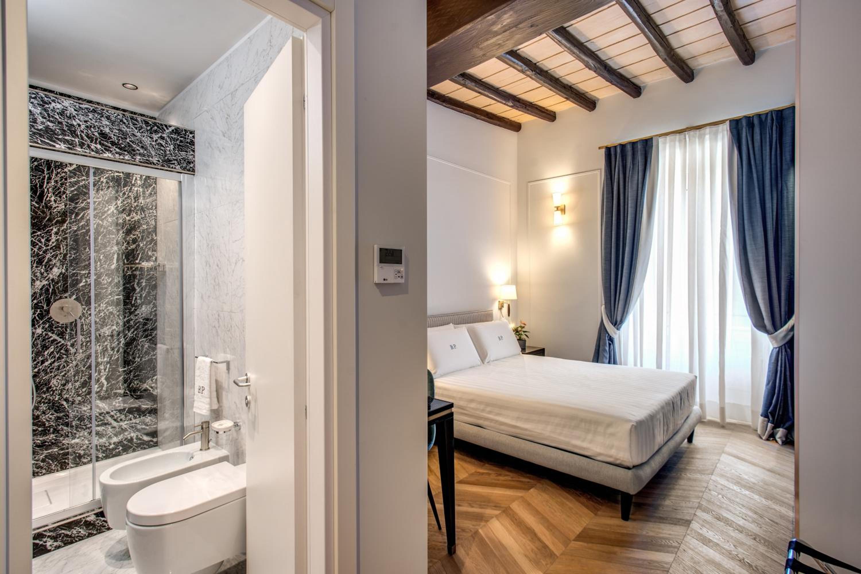 Deluxe Double Room photo 3