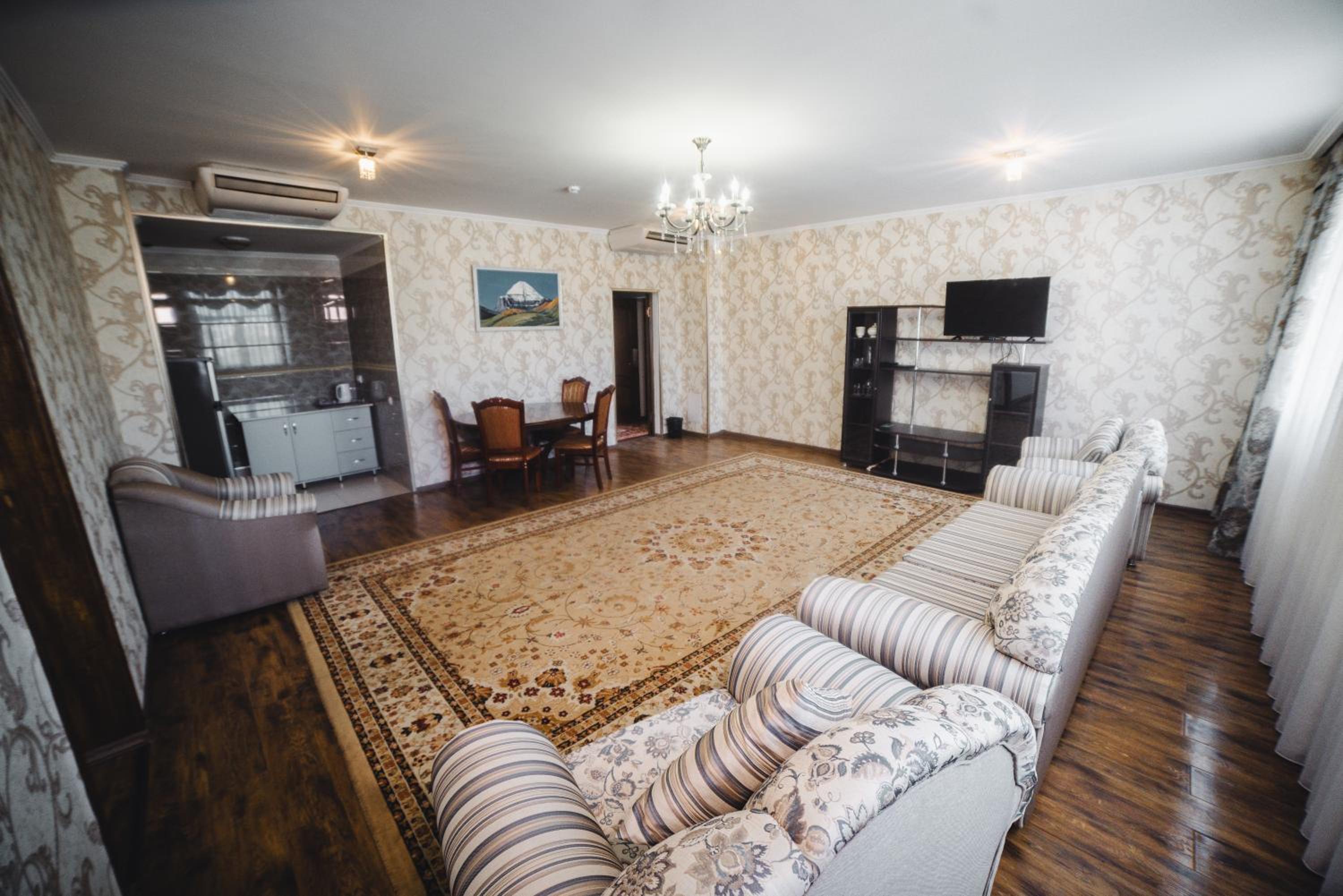 Deluxe Suite photo 2