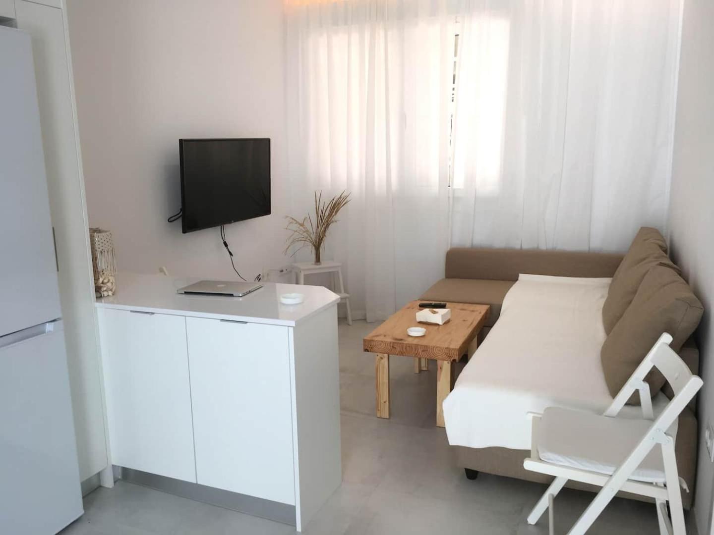 One-Bedroom Apartment - Photo 3