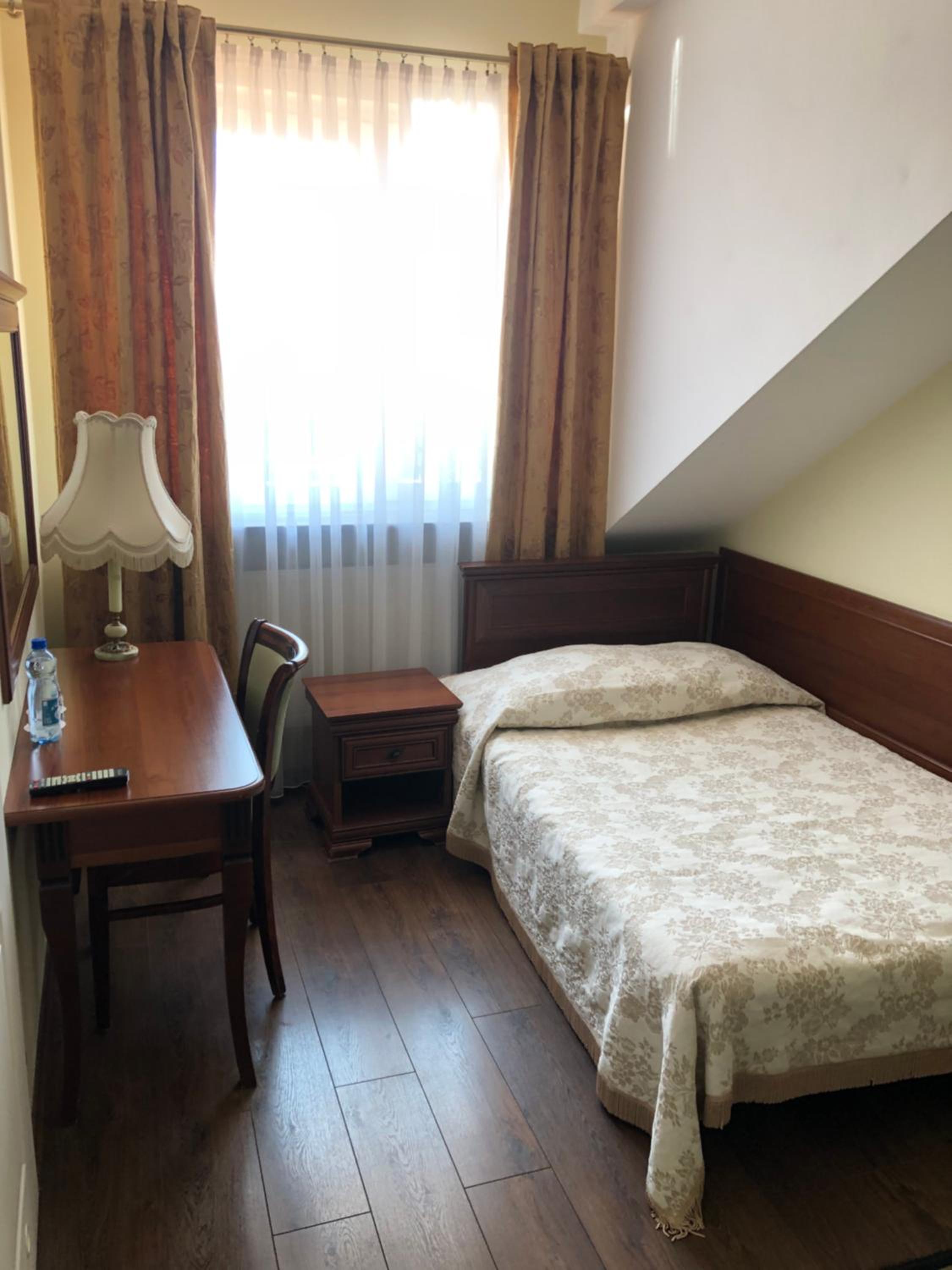 Single Room with Private Bathroom photo 1