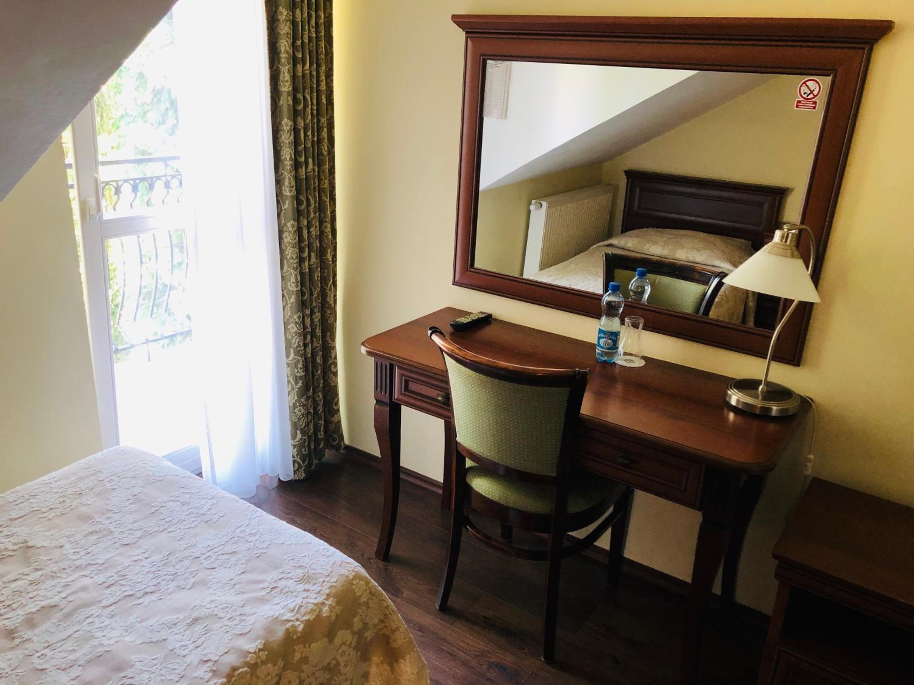 Single Room with Private Bathroom photo 2