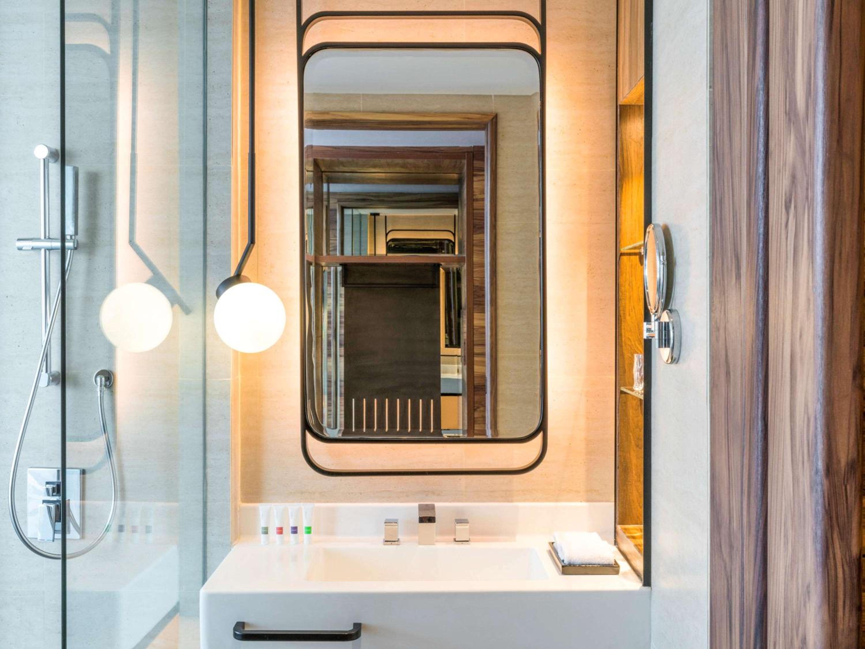 Swiss Advantage King Room  - Photo 6
