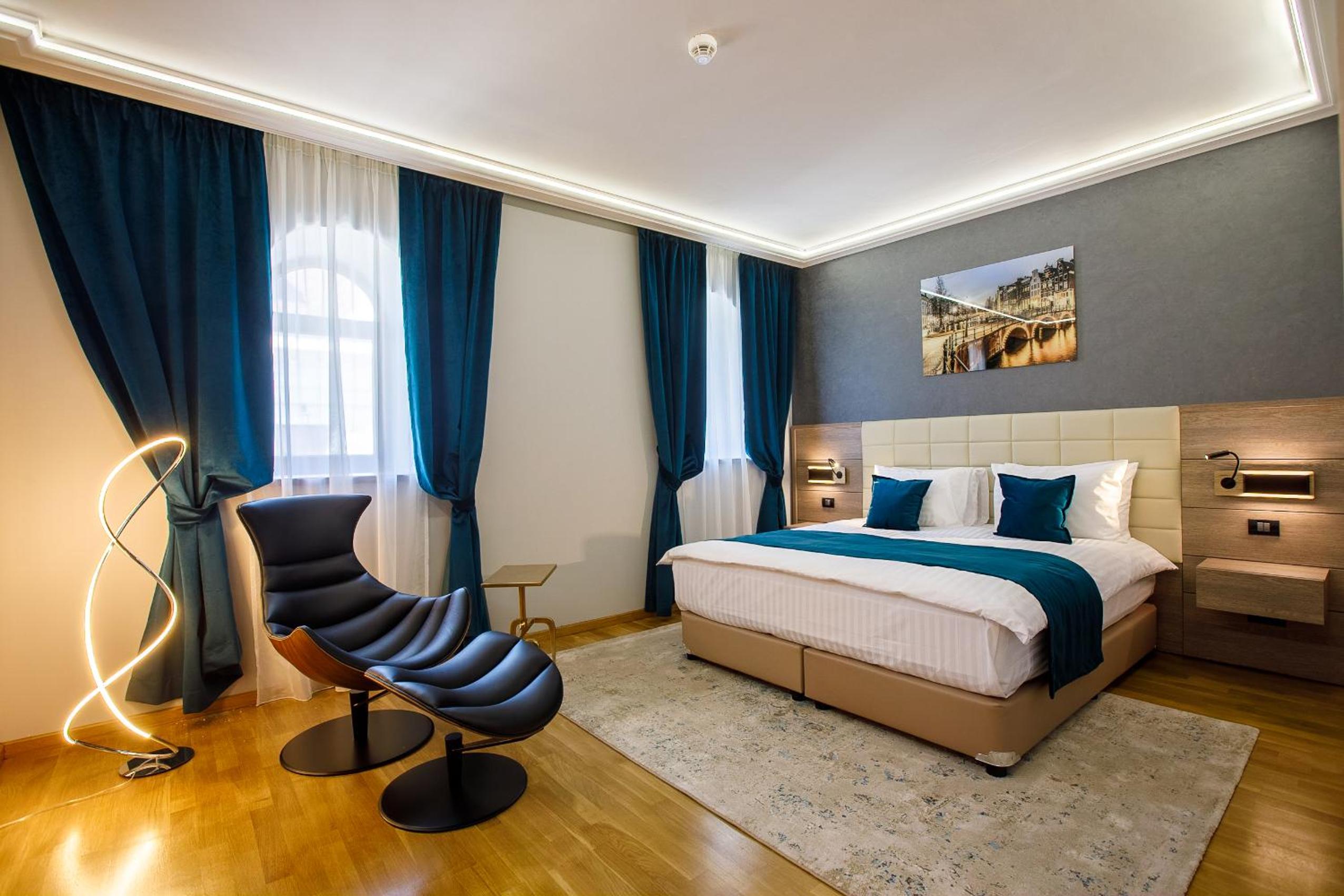Deluxe King Room photo 3