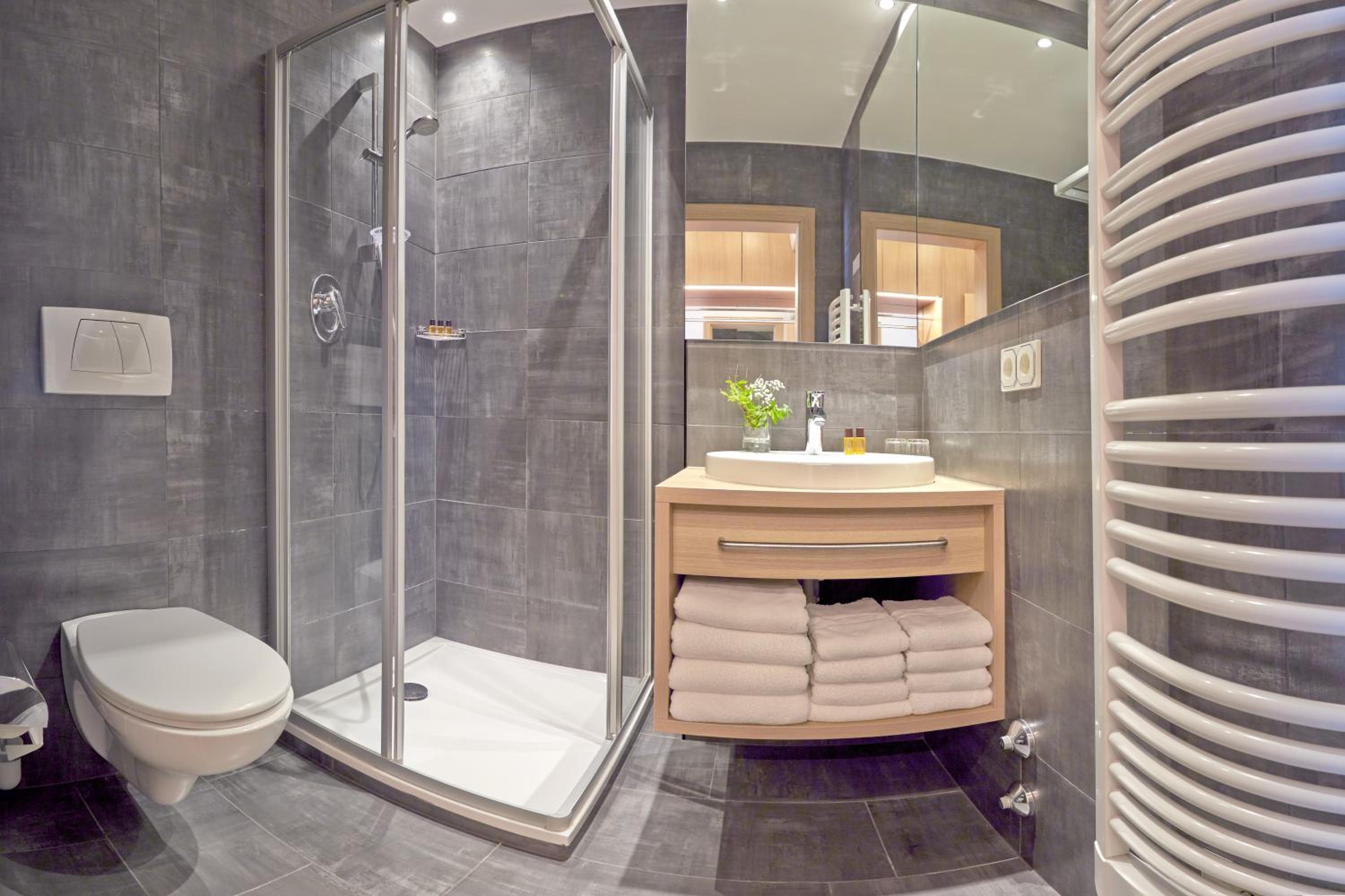 Double or Twin Room - Photo 9