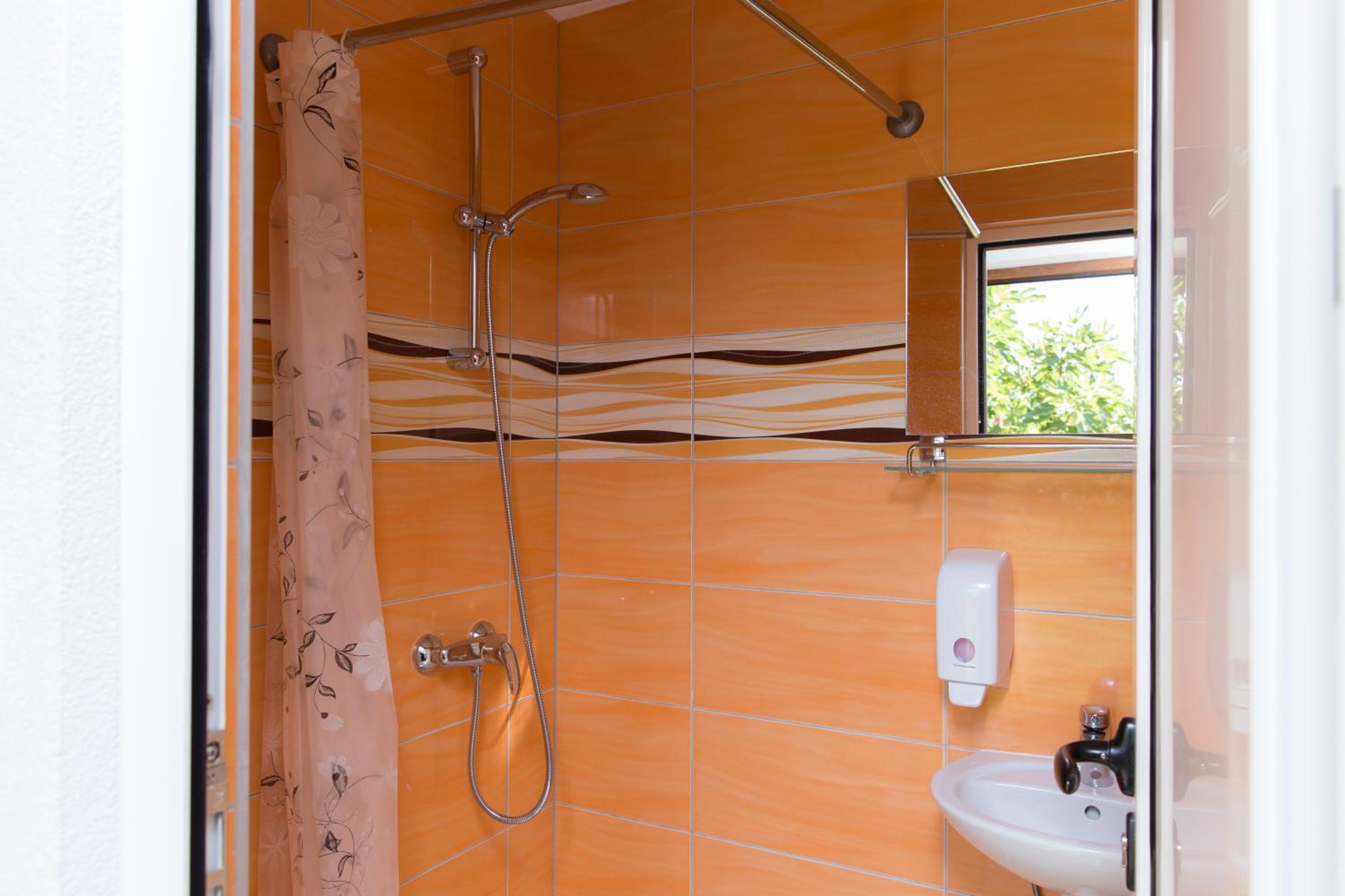 Triple Room with Private Bathroom photo 2