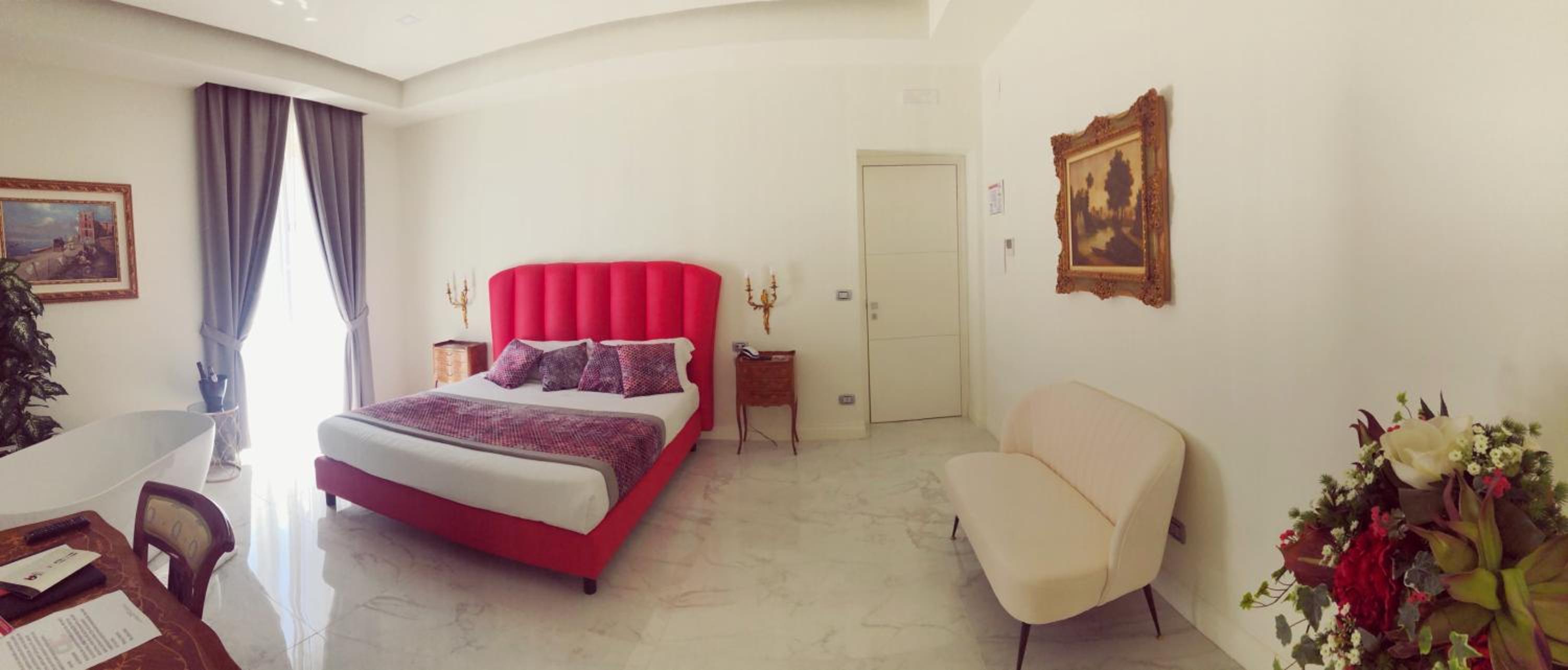 Suite - Photo 1
