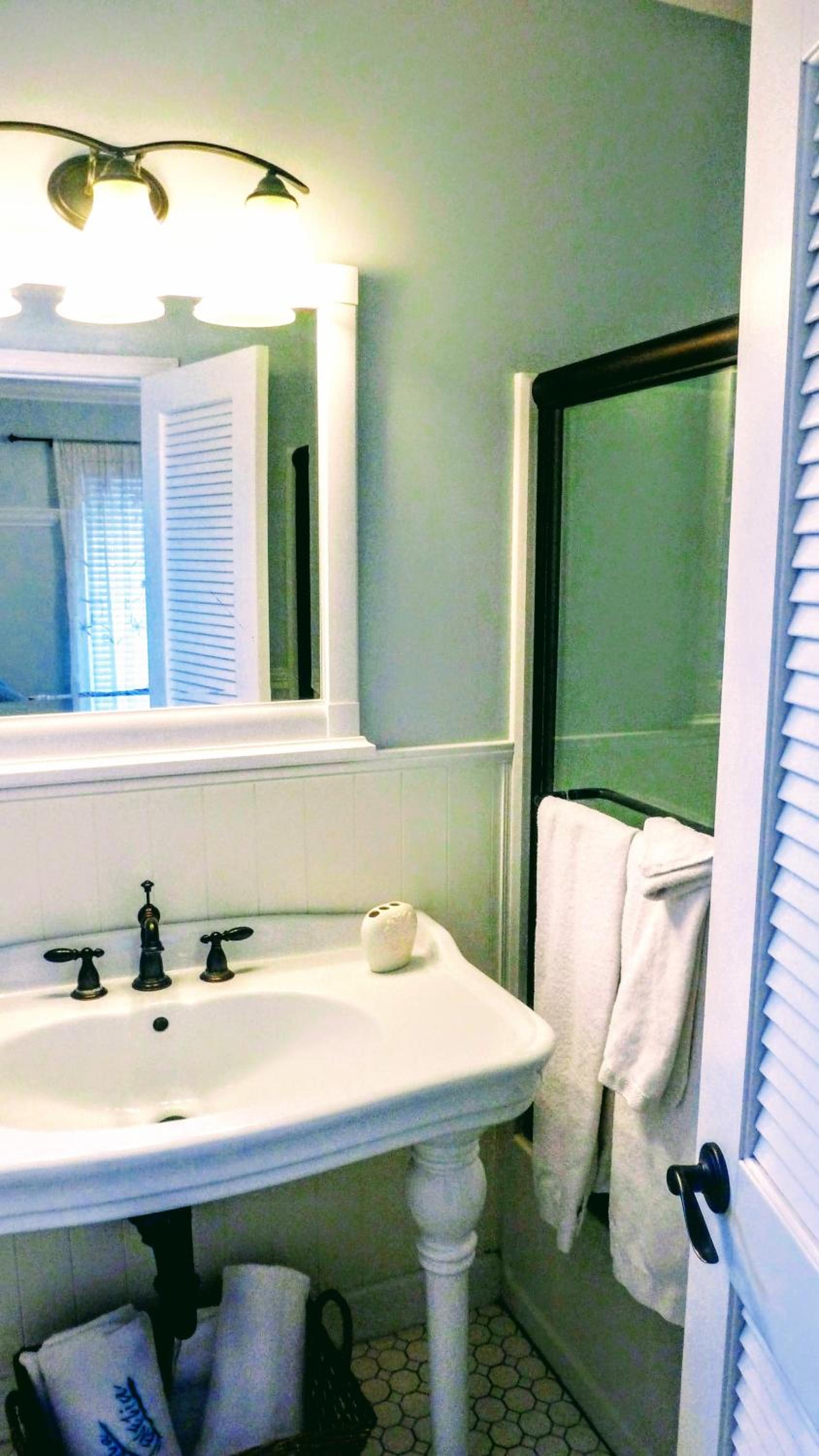 French Country Two-Bedroom - Photo 15