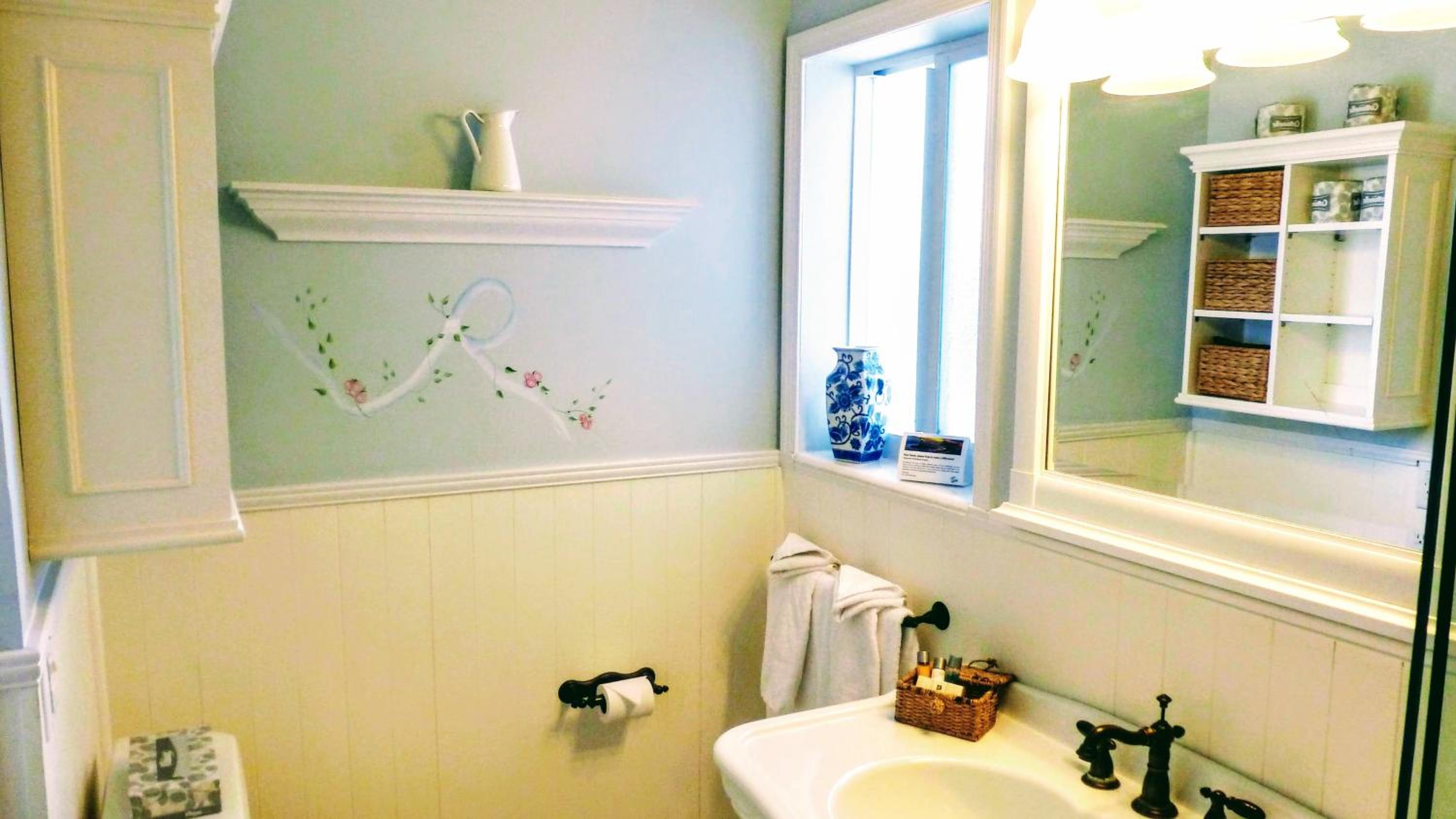 French Country Two-Bedroom - Photo 14