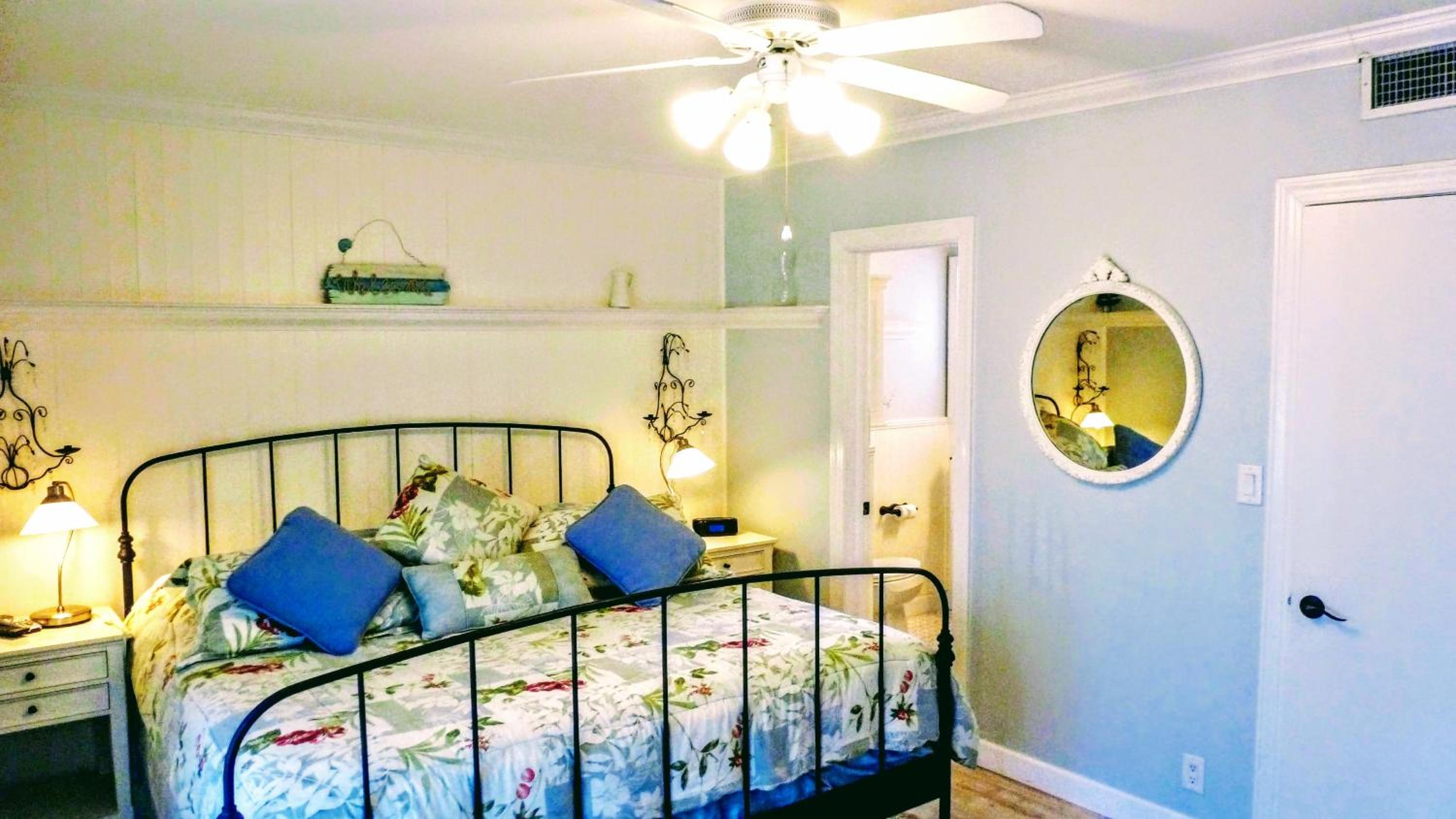 French Country Two-Bedroom - Photo 9