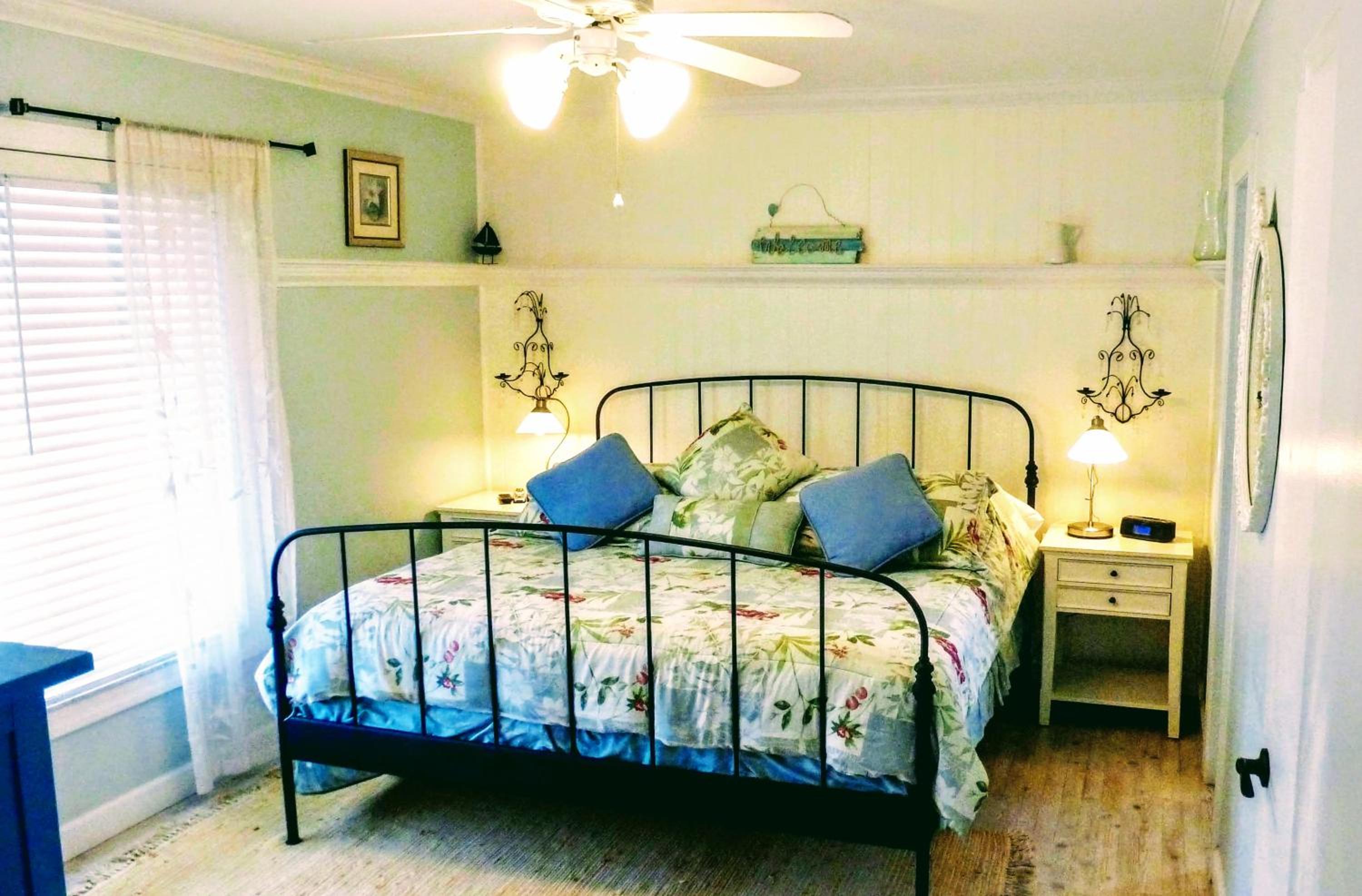 French Country Two-Bedroom - Photo 10