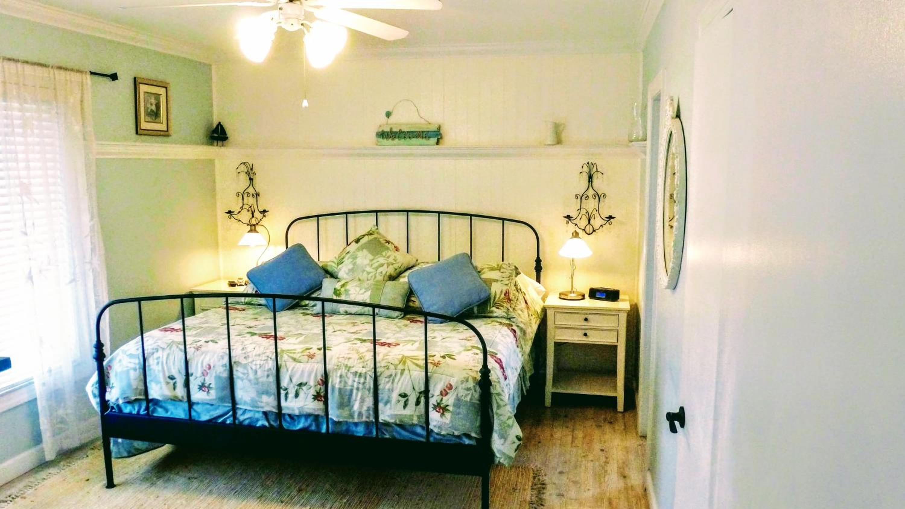 French Country Two-Bedroom - Photo 11