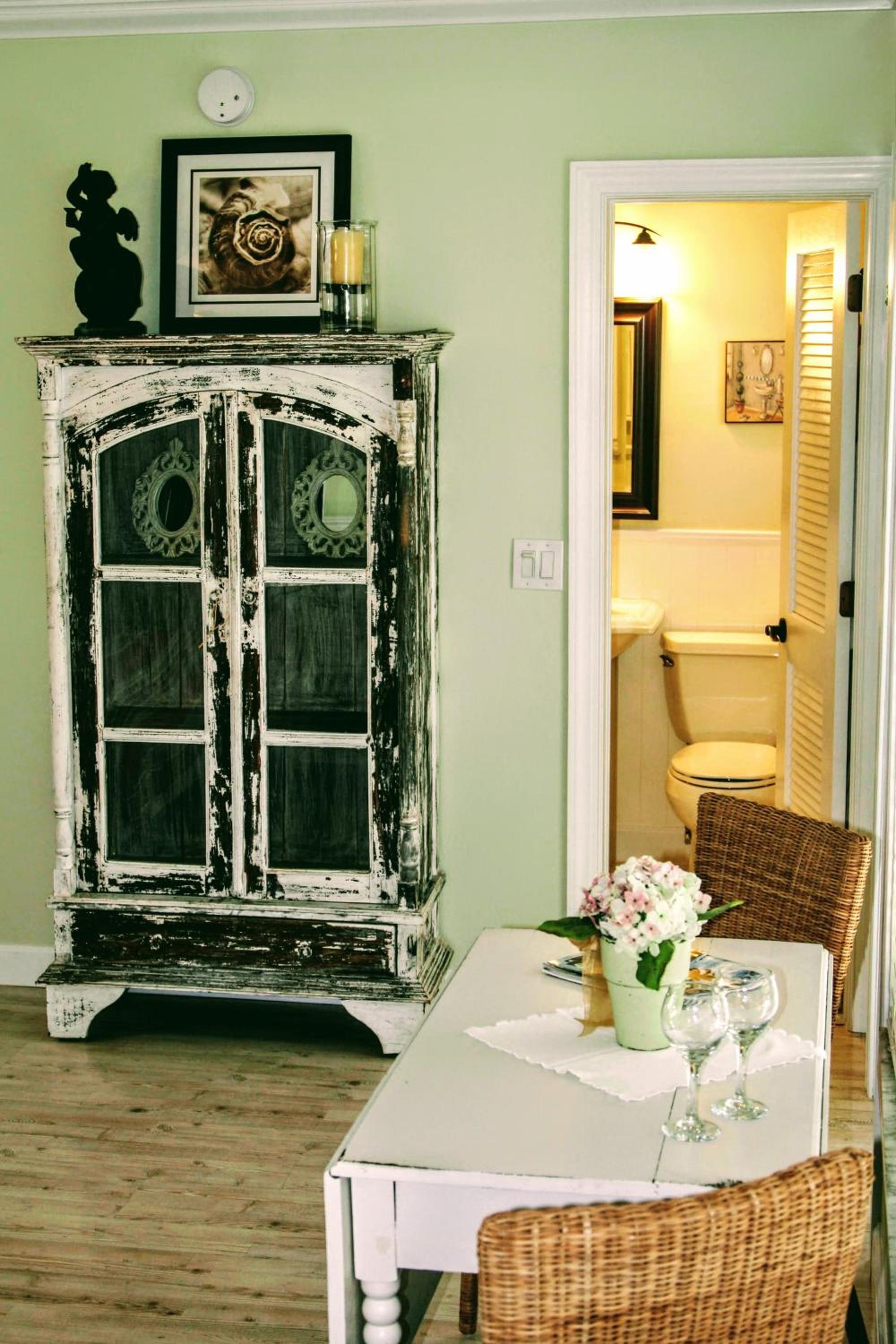 French Country Two-Bedroom - Photo 19