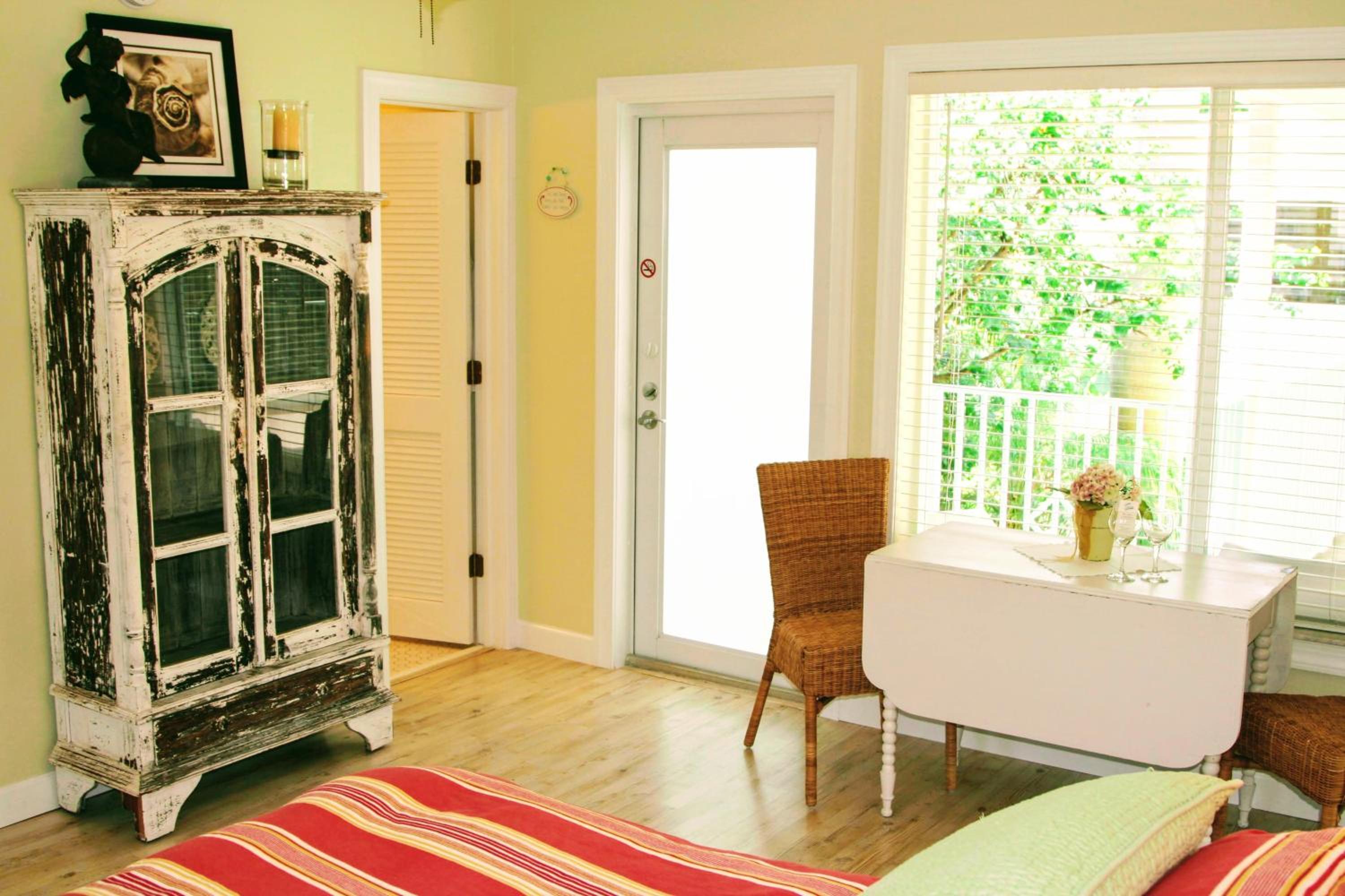 French Country Two-Bedroom - Photo 20