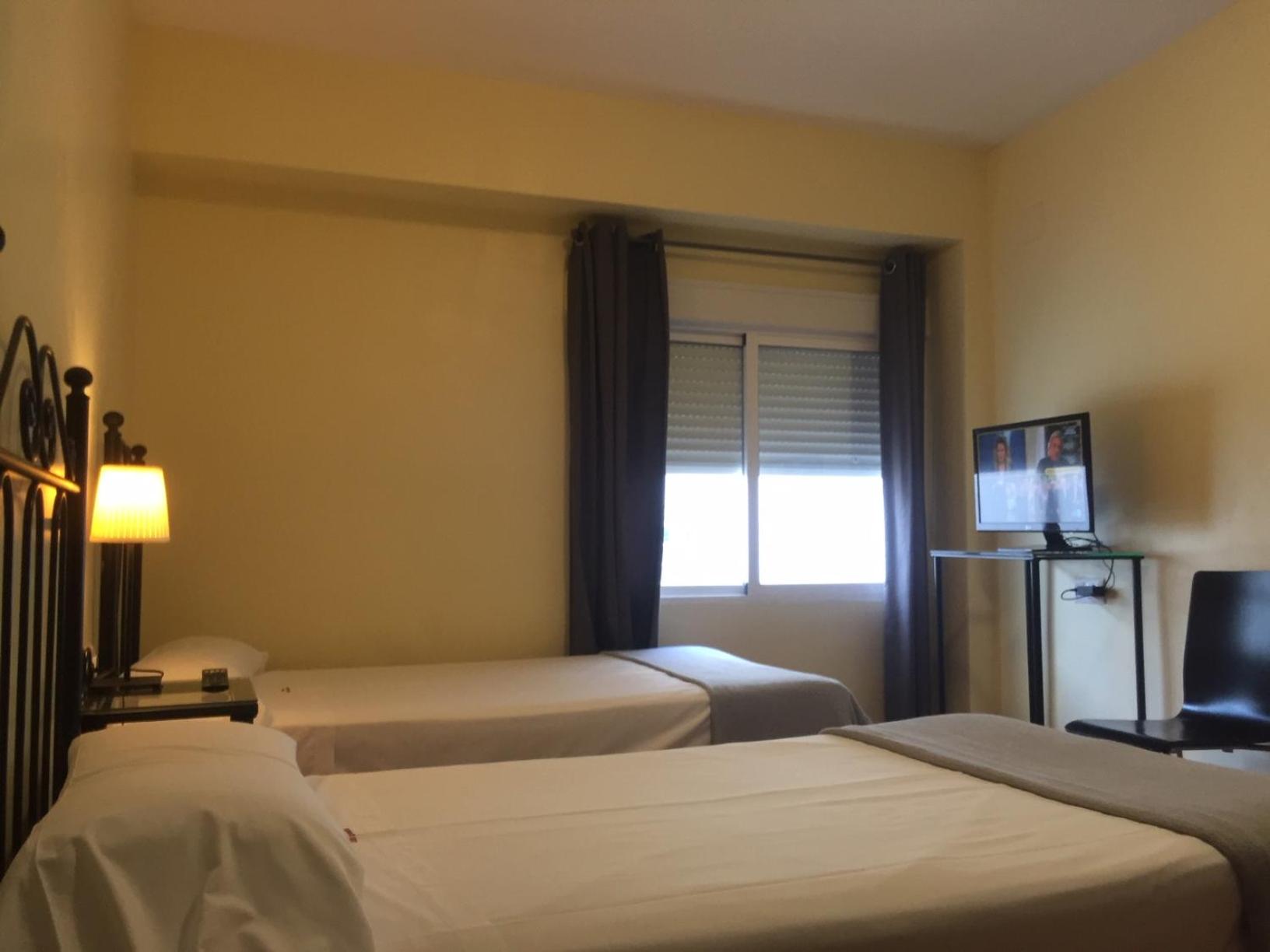 Standard Double or Twin Room - Photo 30