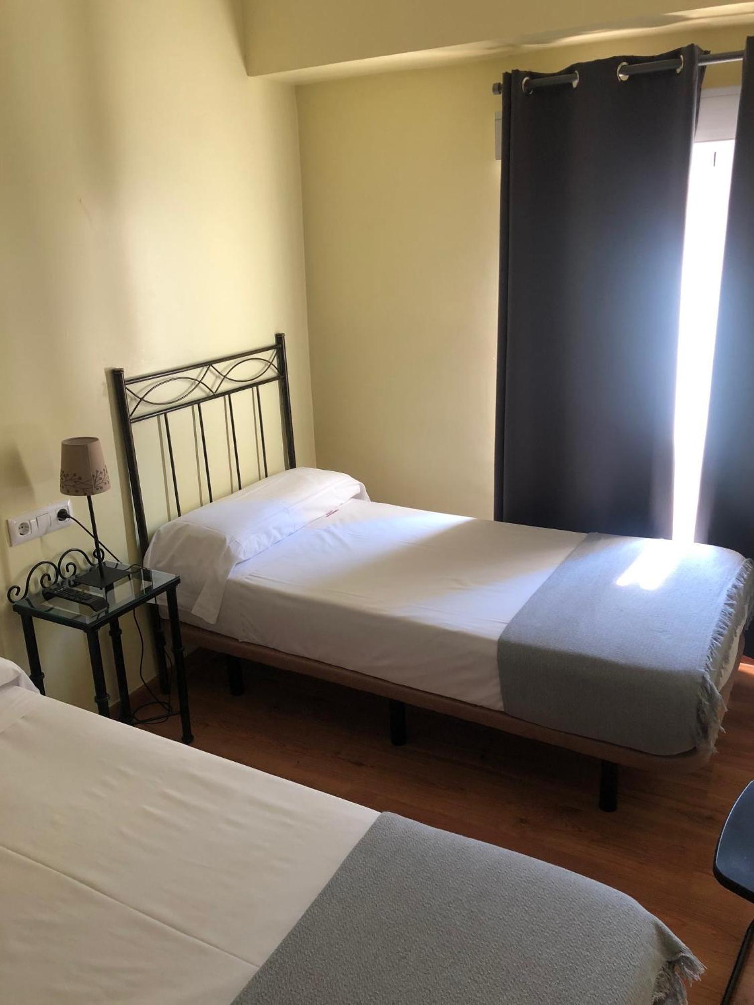 Standard Double or Twin Room - Photo 20