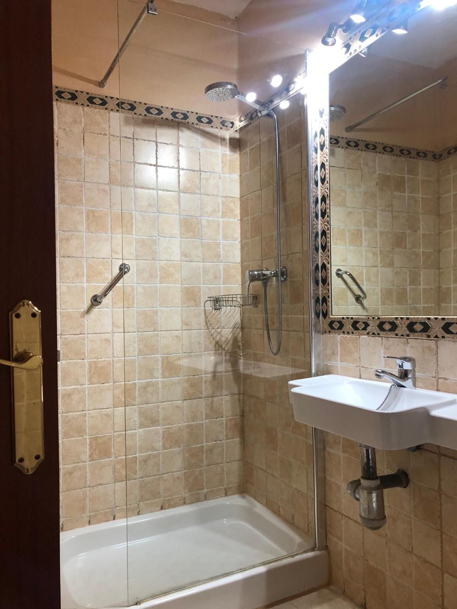 Standard Double or Twin Room - Photo 26