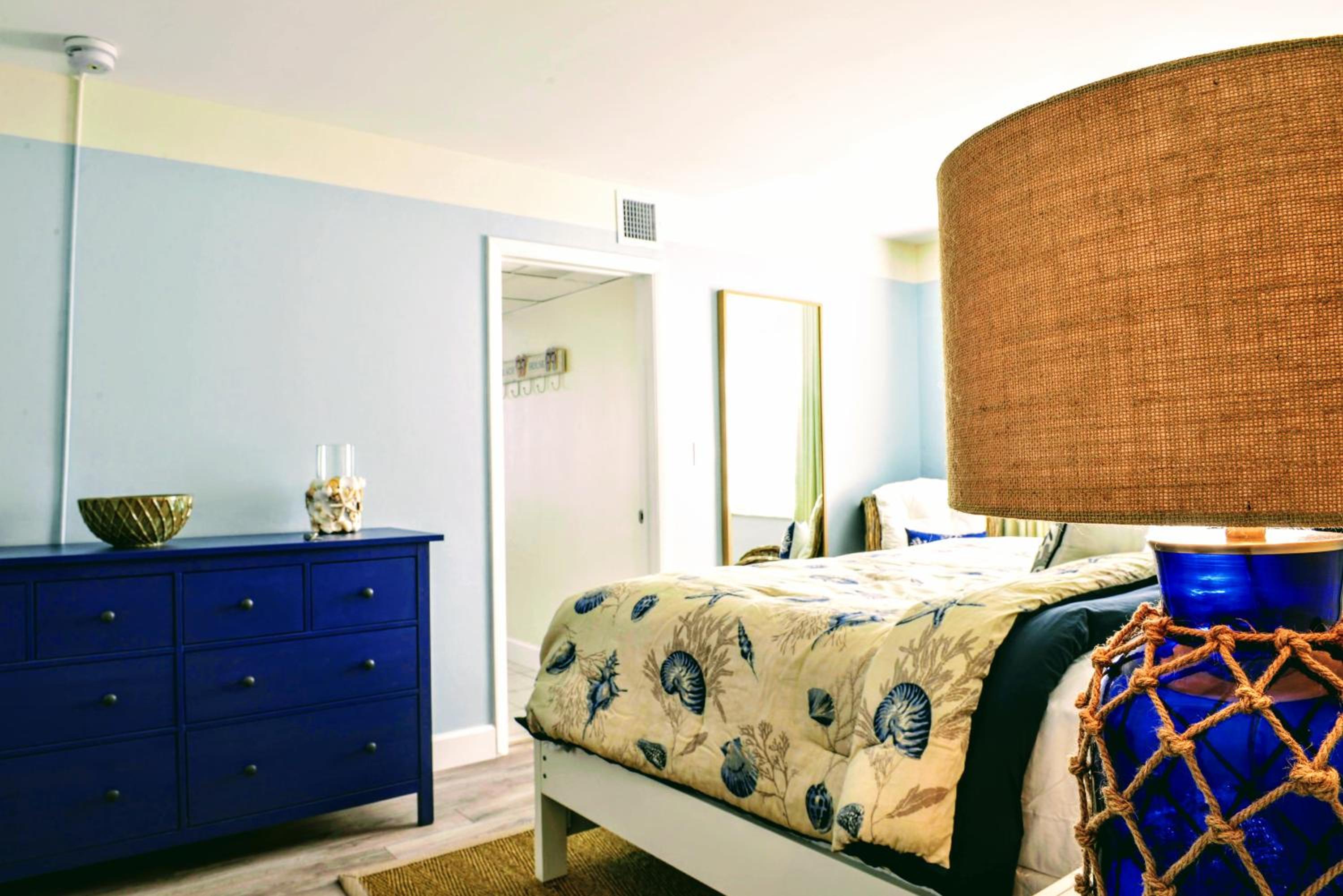 Capri One-Bedroom - Photo 6