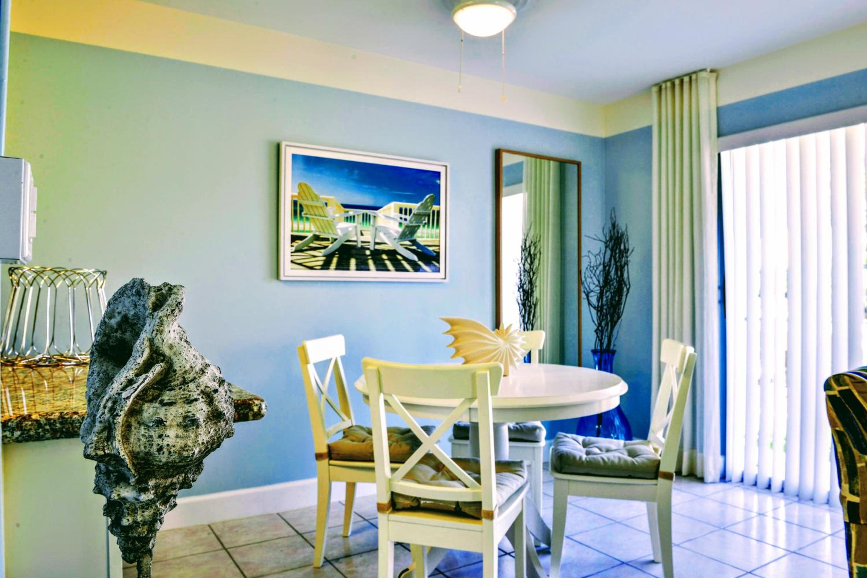 Capri One-Bedroom - Photo 18