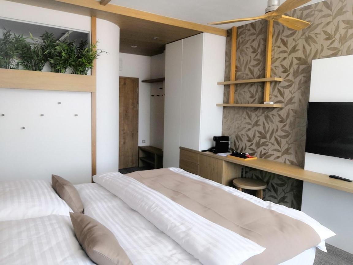 Superior Double Room with Lake View - Photo 4