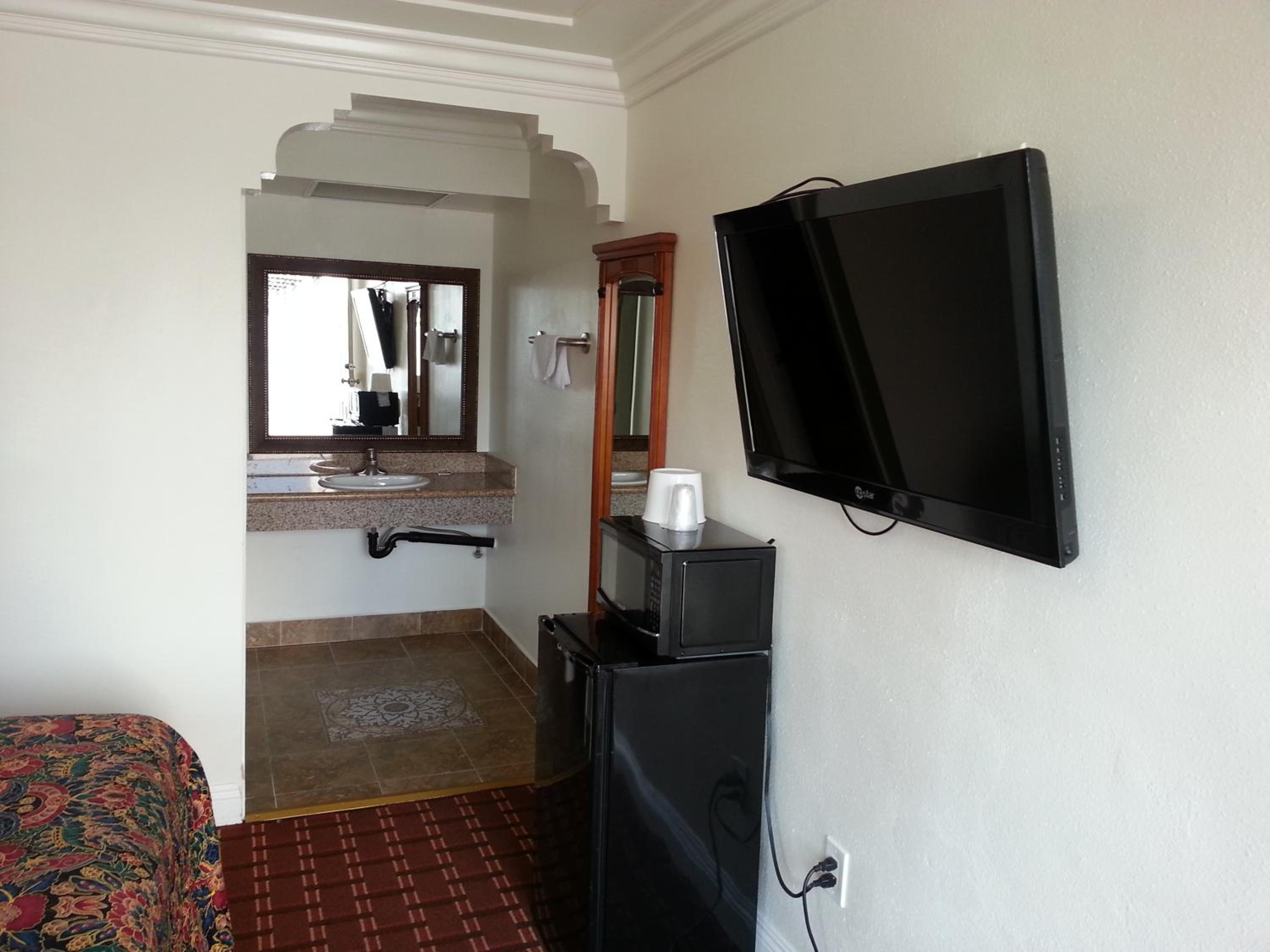 Deluxe King Room - Photo 20